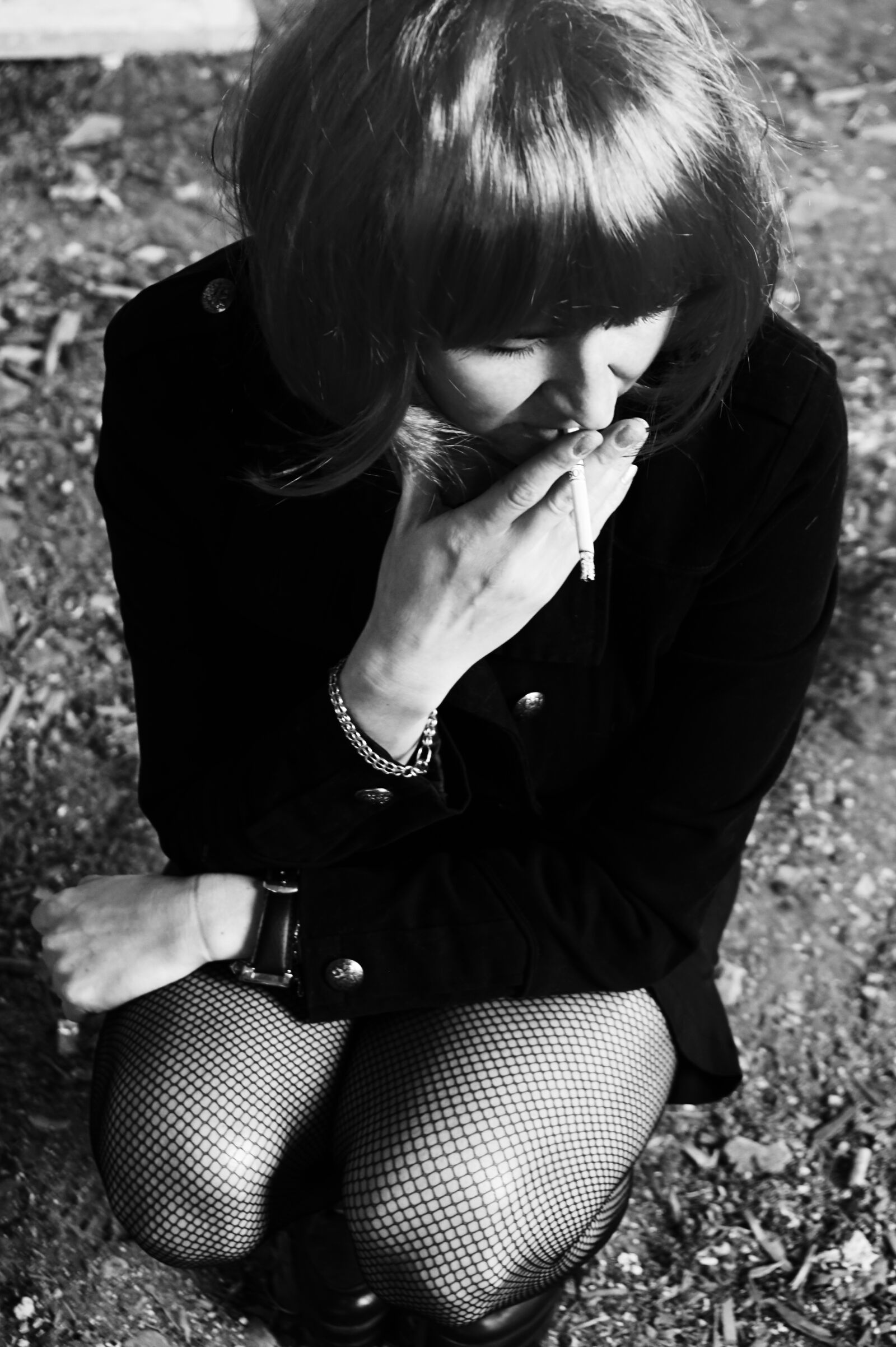 Sony a6000 + Sony Vario-Tessar T* E 16-70mm F4 ZA OSS sample photo. Girl, cigarette, smoking photography