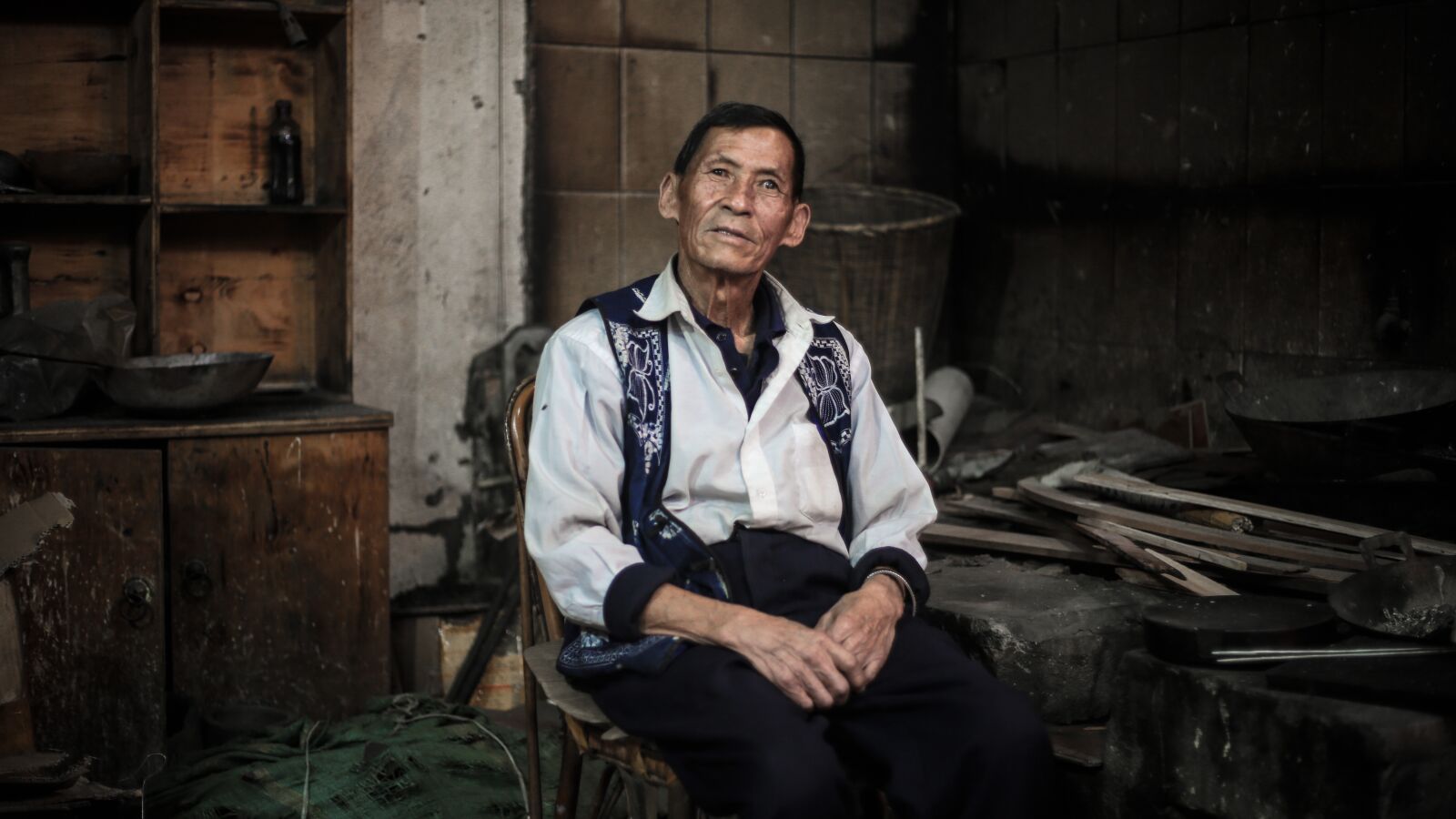 Canon EF 50mm F1.8 II sample photo. The old man, artisan photography