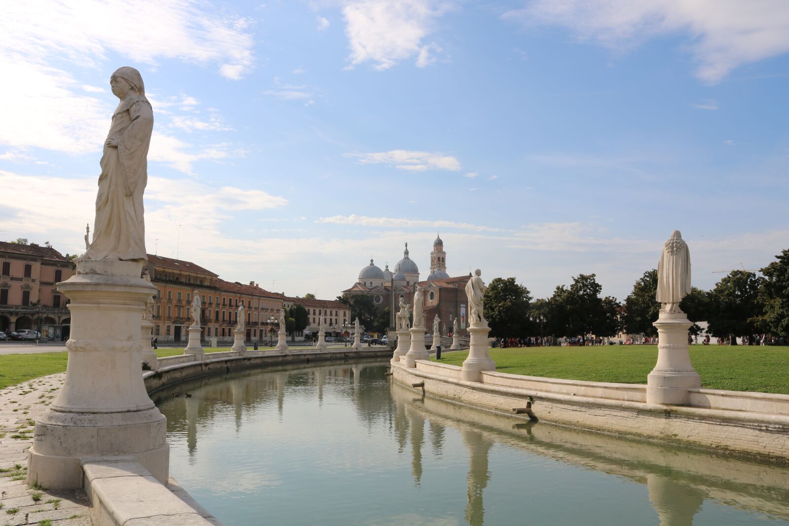 Canon EOS 750D (EOS Rebel T6i / EOS Kiss X8i) sample photo. Padova, italy, sculptures photography