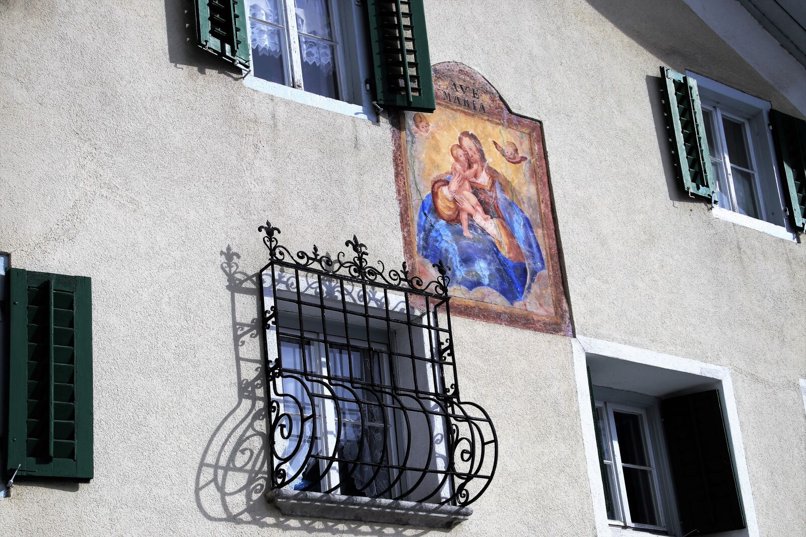 Canon EOS 80D sample photo. Facade, fresco, the window photography
