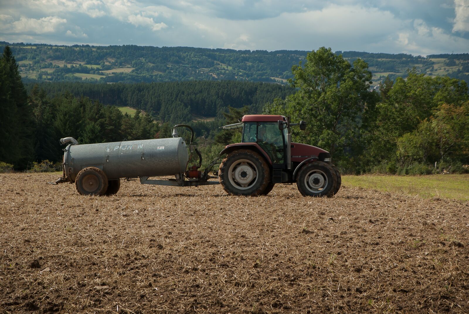 Pentax K10D sample photo. Lozère, tractor, tank photography