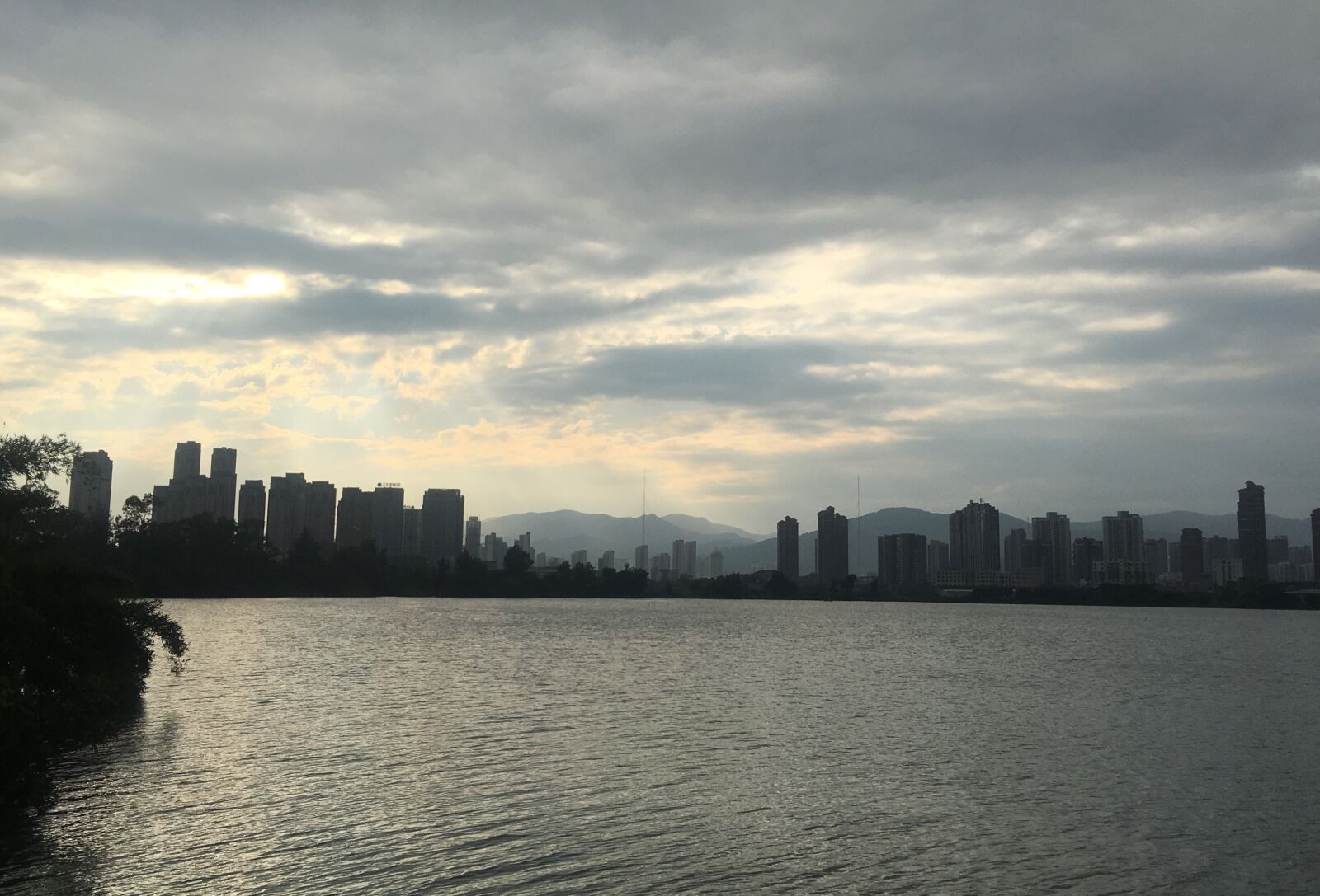 iPhone 6s Plus back camera 4.15mm f/2.2 sample photo. Riverview, city, water photography