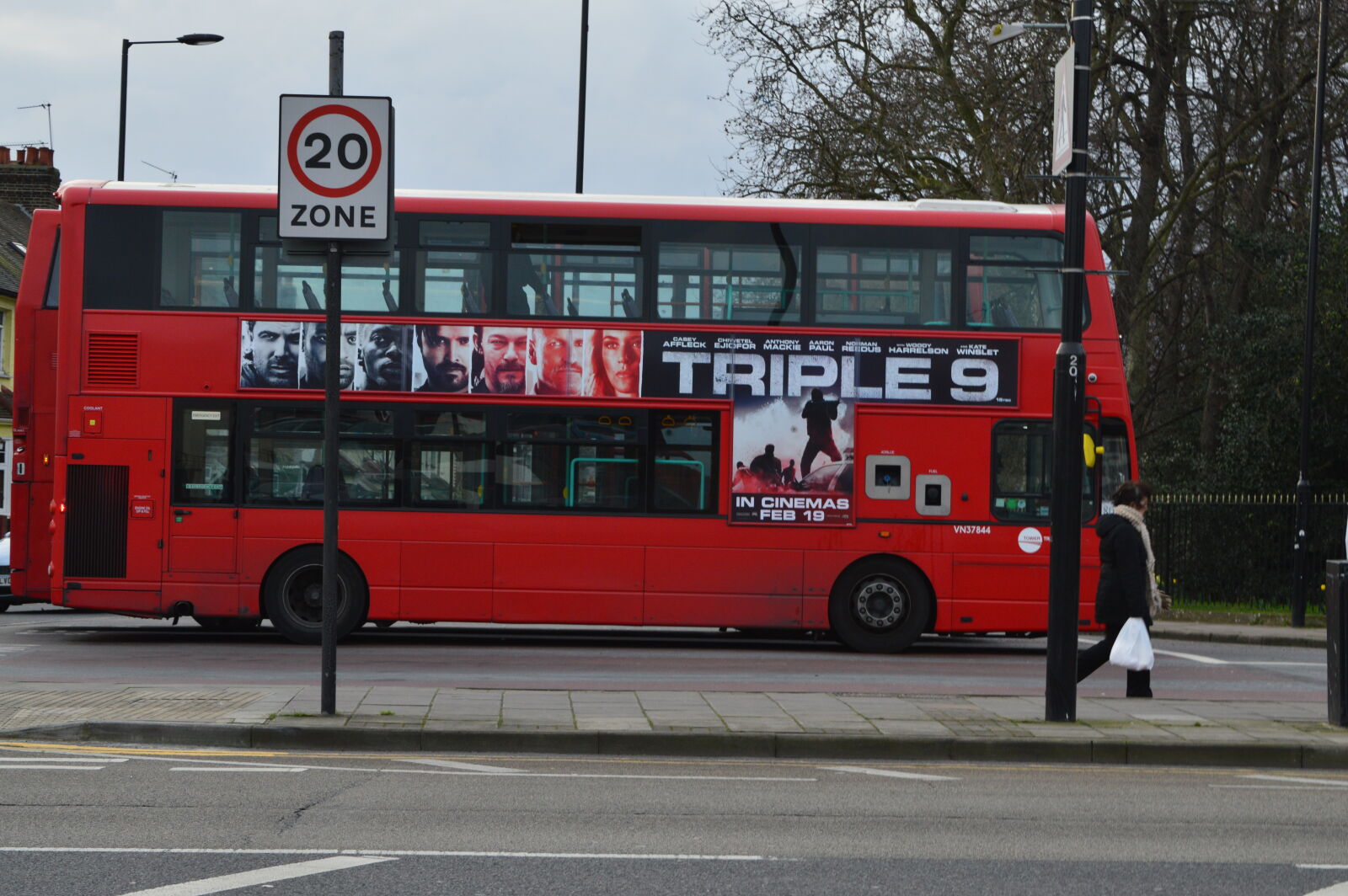 Nikon D3200 sample photo. London, bus photography