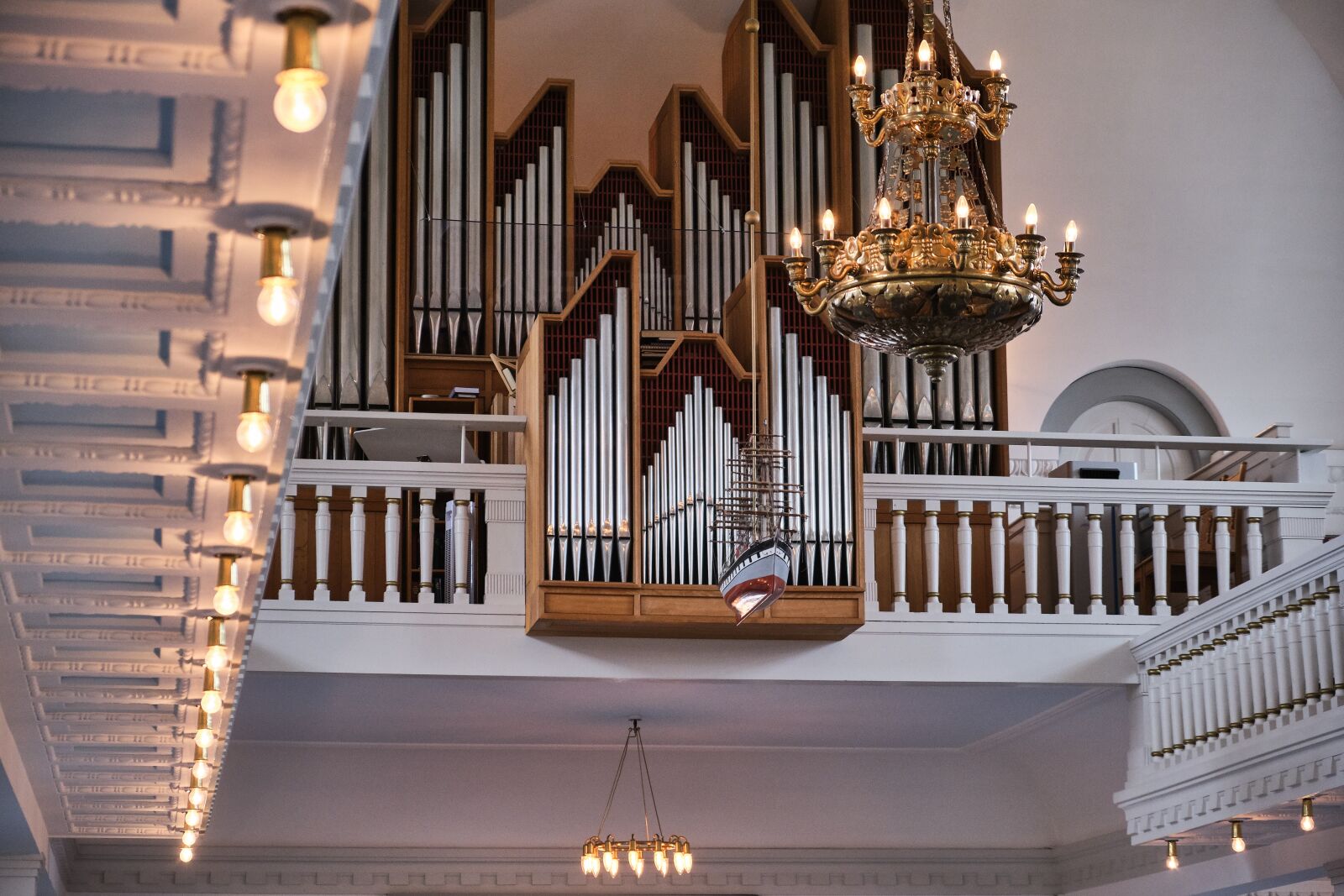 Fujifilm XF 18-55mm F2.8-4 R LM OIS sample photo. Church, protestant, organ photography