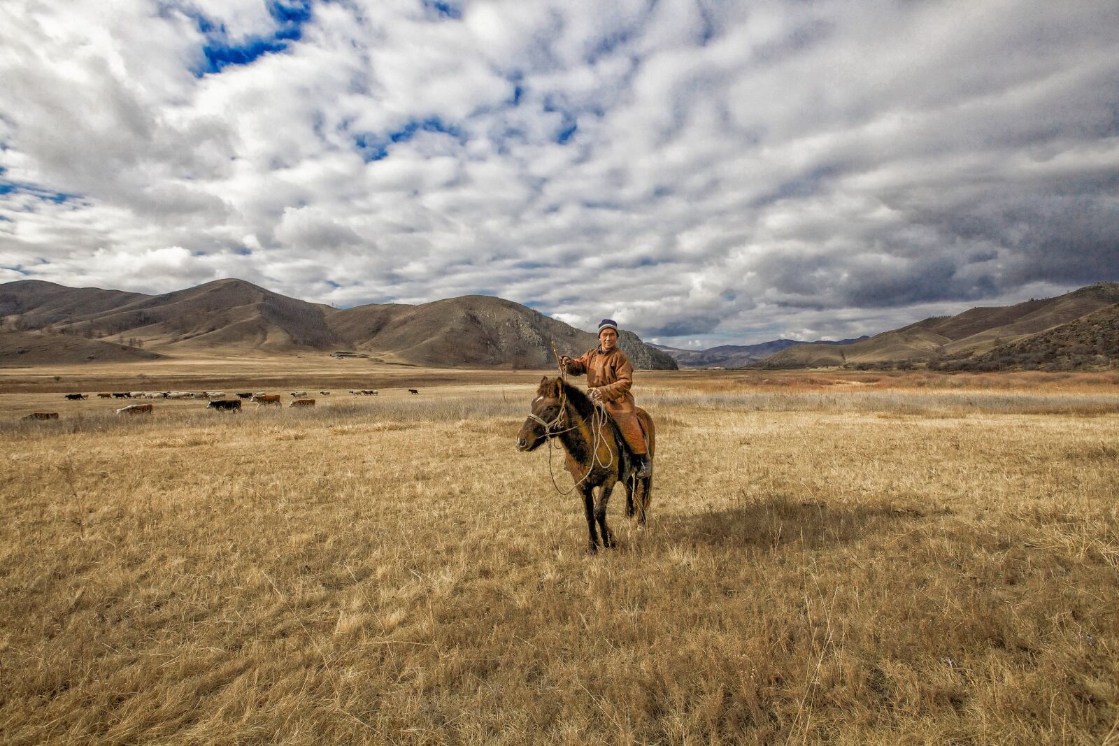 Canon EOS 5D Mark II sample photo. Late autumn, meadow, nomad photography