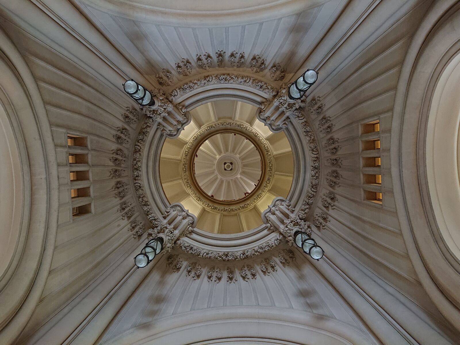 Sony Xperia XZ2 Compact sample photo. Dome, columns, ceiling photography