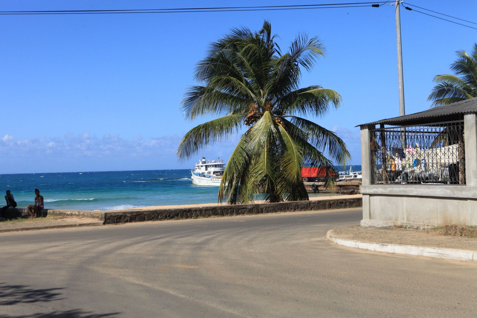 Canon EOS 5D Mark II sample photo. Antalaha, beach, city photography