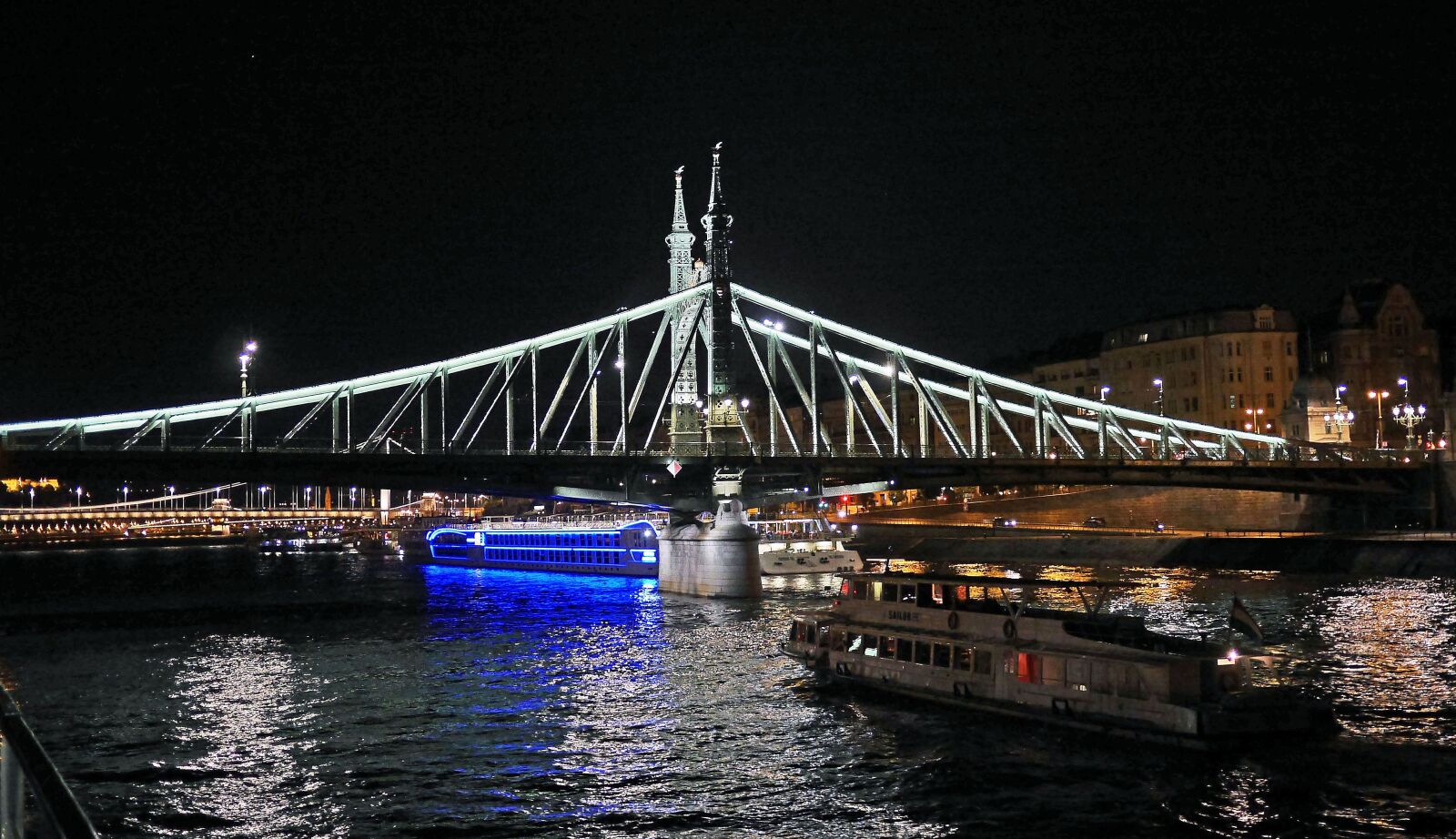 Panasonic Lumix DMC-GH3 sample photo. Budapest at night, liberty photography