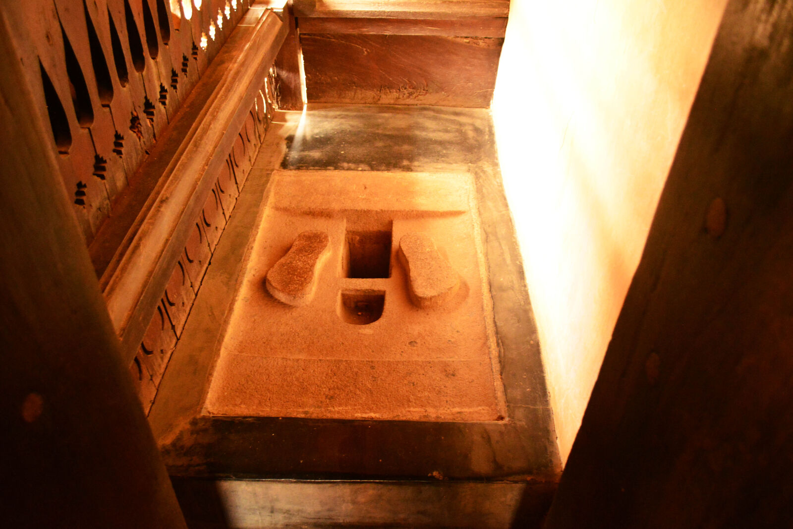 Nikon D5200 sample photo. Carved, stones, old, toilet photography