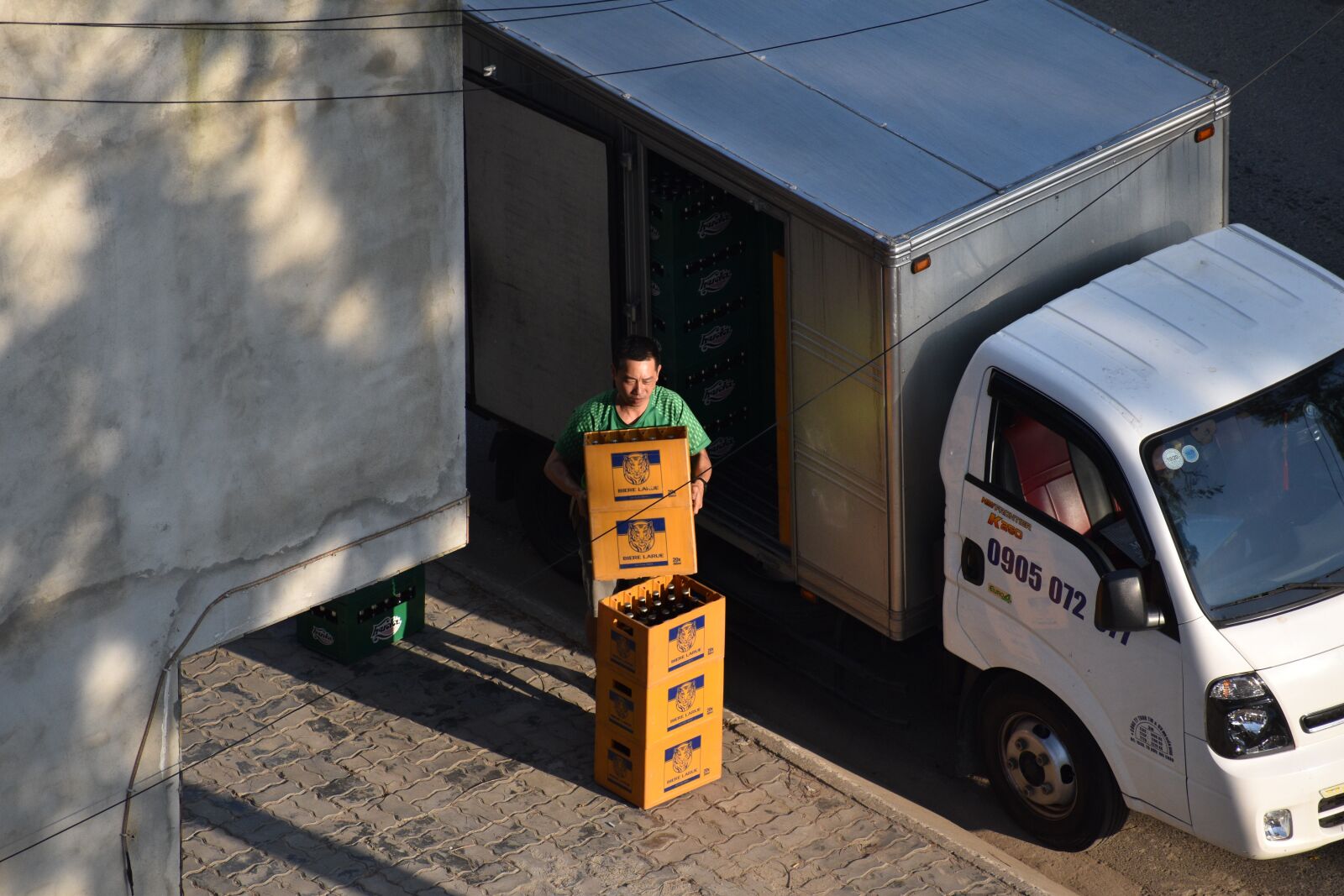 Nikon D5600 sample photo. Vietnam, delivery, work photography