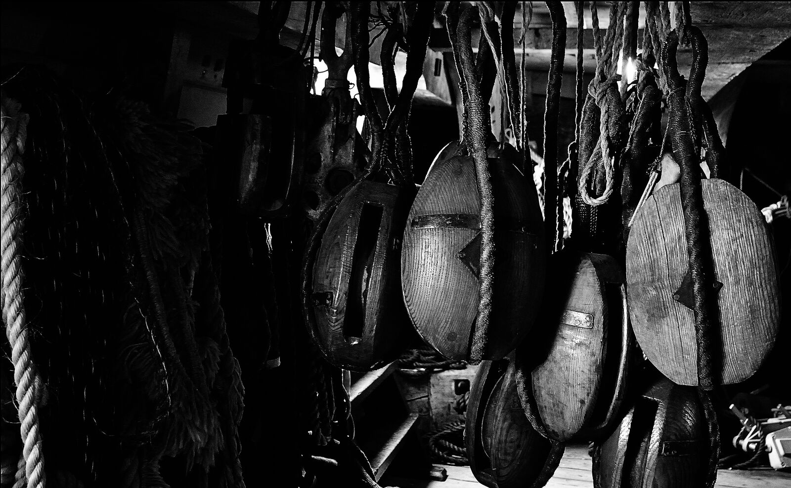 Nikon D7000 sample photo. Old, desktop background, no photography