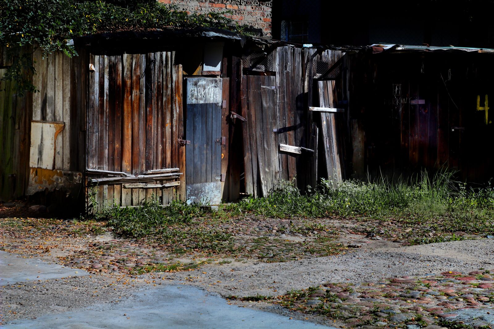 Canon EOS 1200D (EOS Rebel T5 / EOS Kiss X70 / EOS Hi) sample photo. The old cells, boards photography