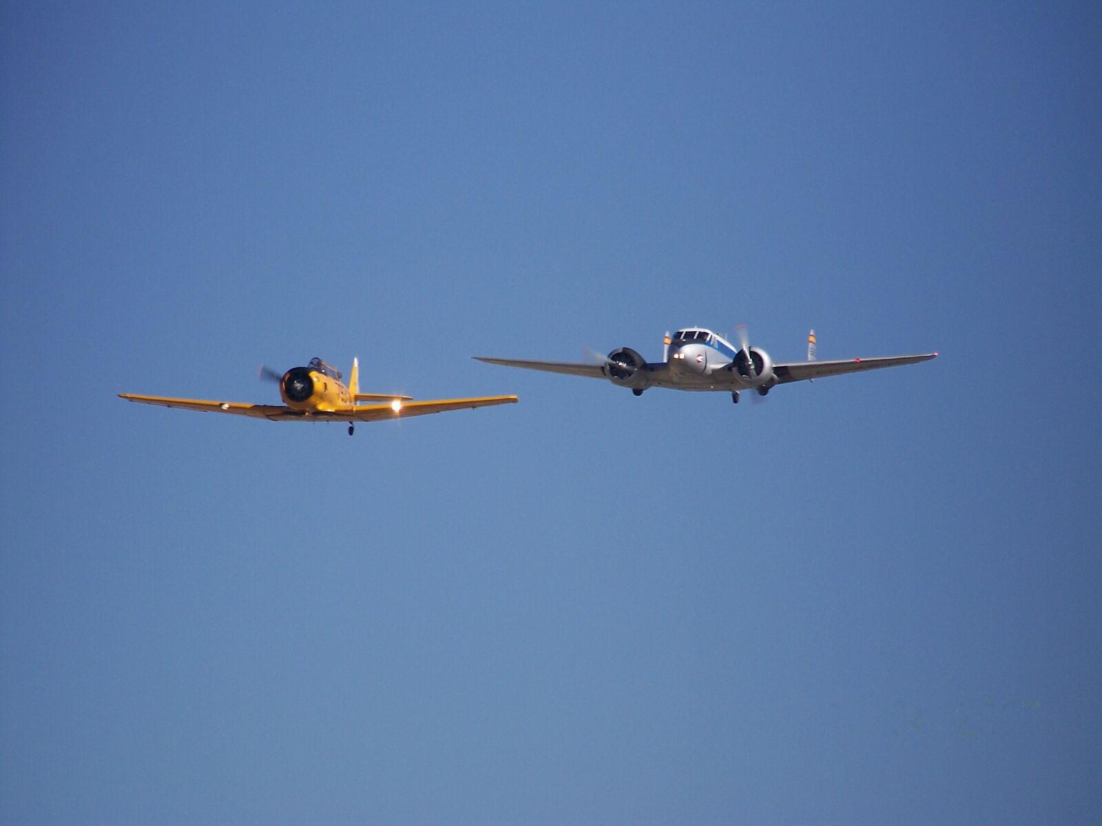 Kodak Z712 IS ZOOM DIGITAL CAMERA sample photo. Plane, aircraft, flying photography