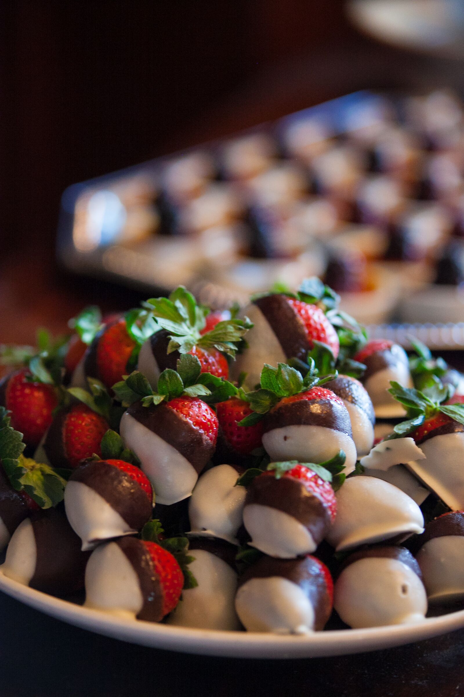 Canon EOS 5D Mark II sample photo. Strawberry, chocolate, dipped photography