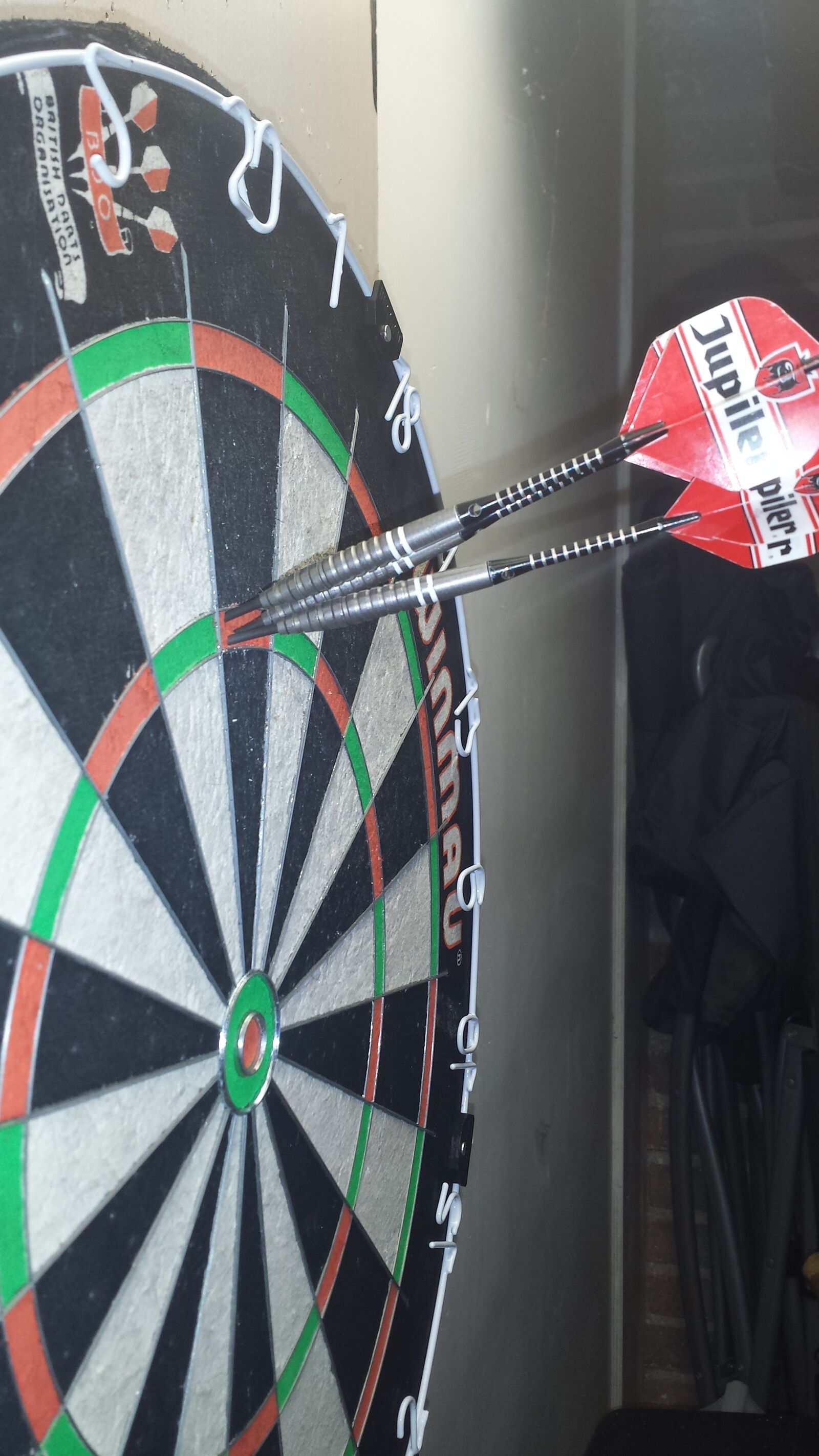 Samsung Galaxy S4 sample photo. Arrow, board, darts photography