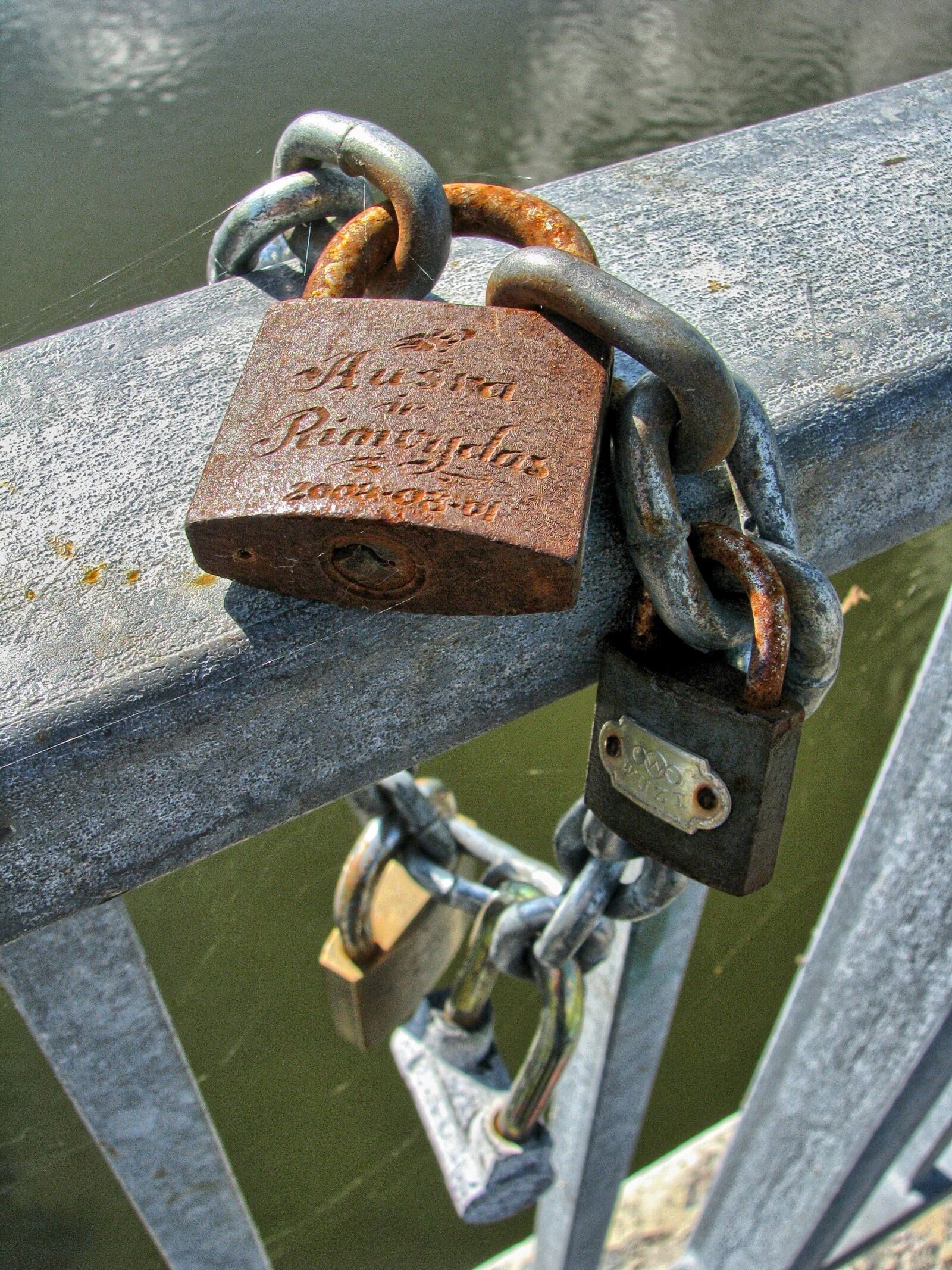 Canon POWERSHOT S5 IS sample photo. Love, by wlodek, chain photography