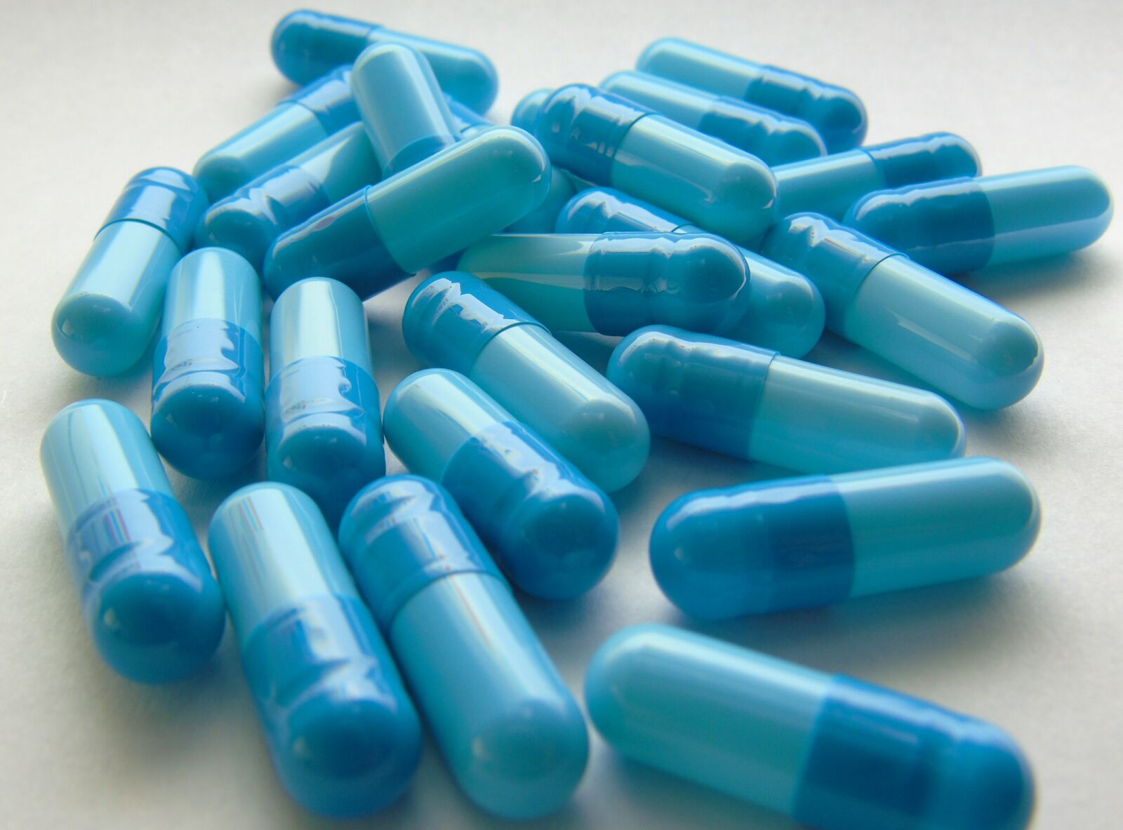 Sony Cyber-shot DSC-H400 sample photo. Encapsulate, pills, vitamins photography
