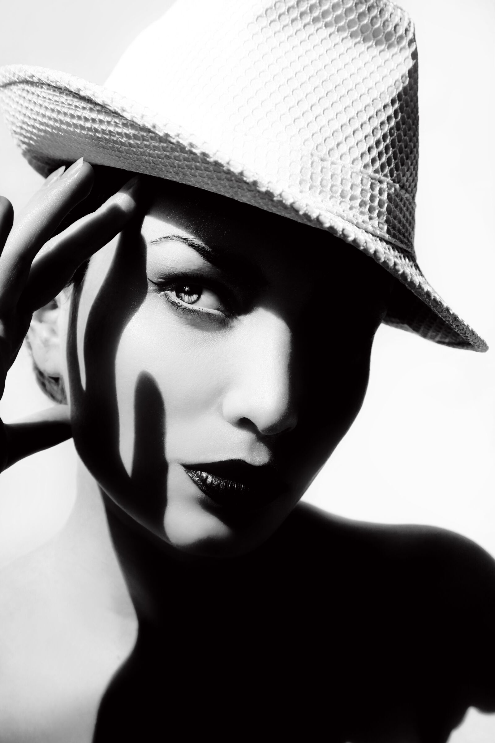 Canon EOS 5D Mark II sample photo. Black and white, dark photography