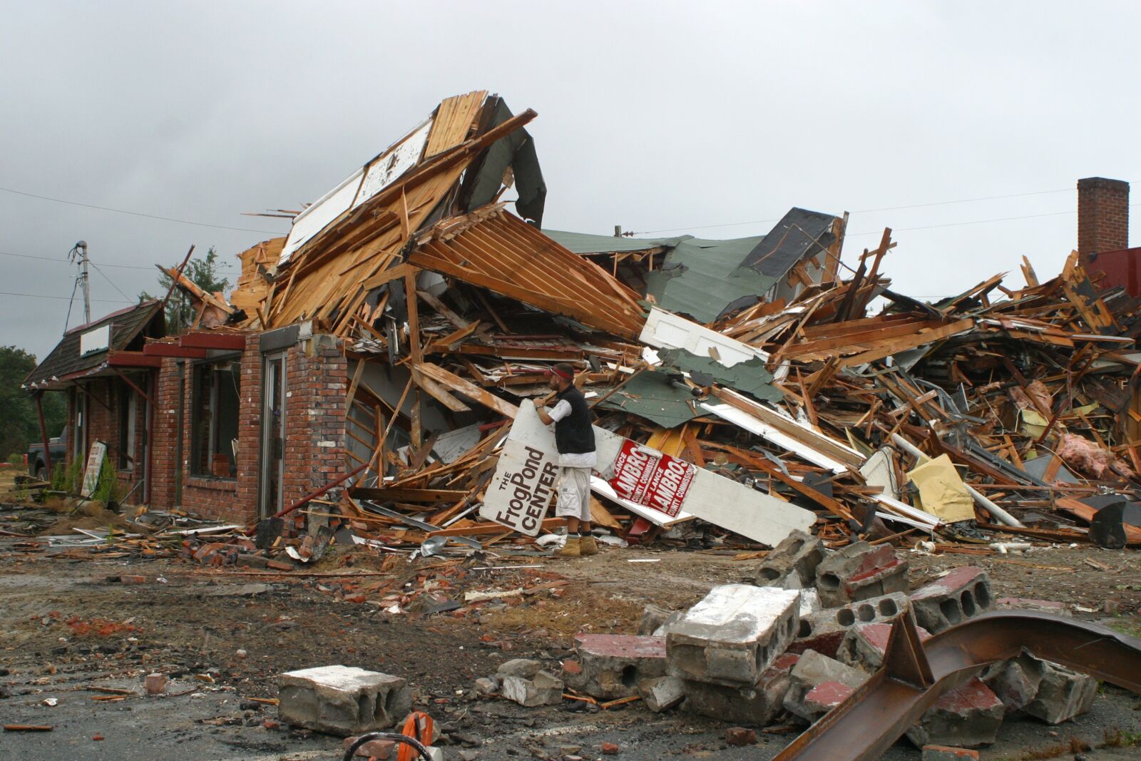 Canon EOS D60 sample photo. Demolition, rubble, destruction photography