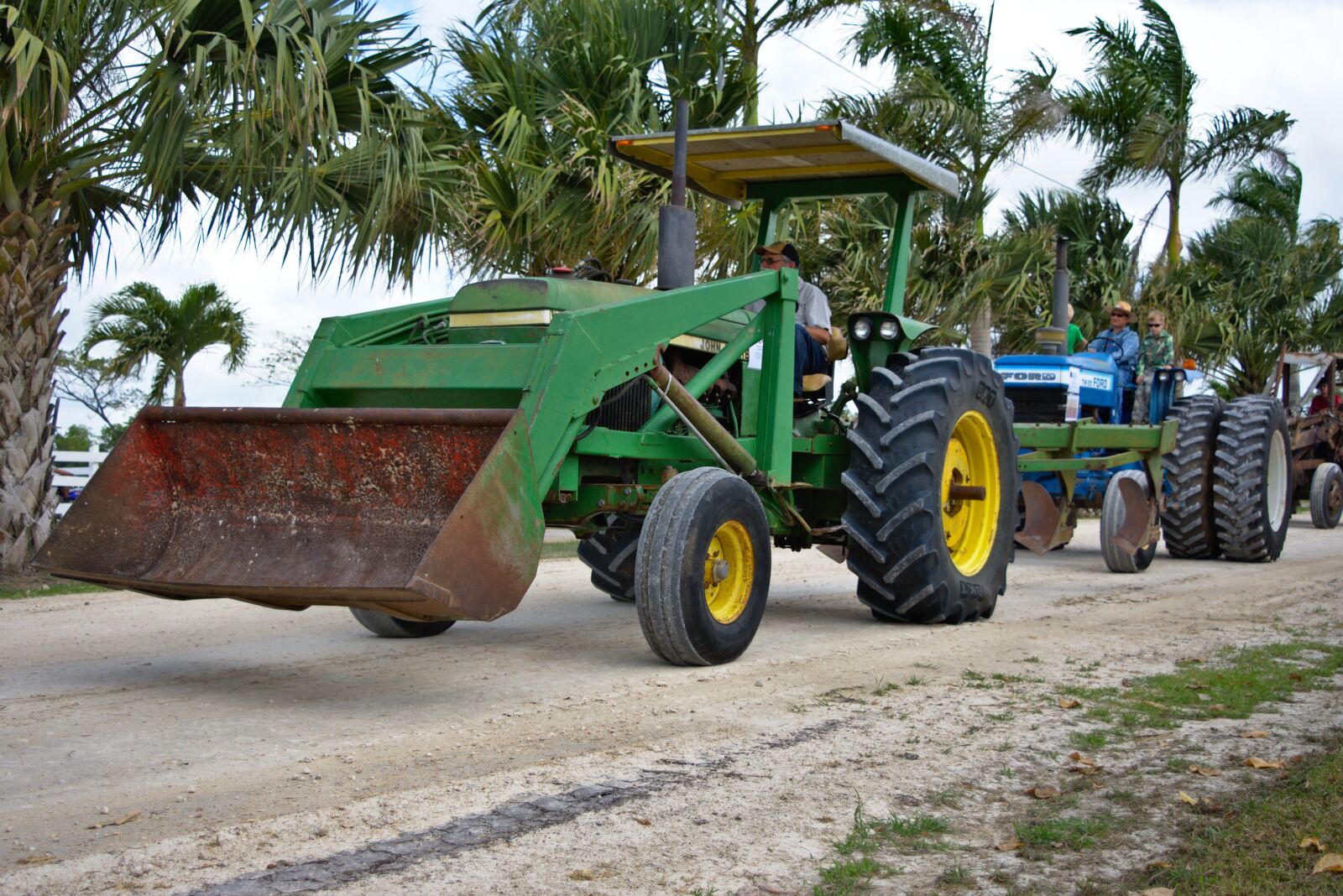 Nikon D7200 sample photo. Machine, tractor, bucket photography