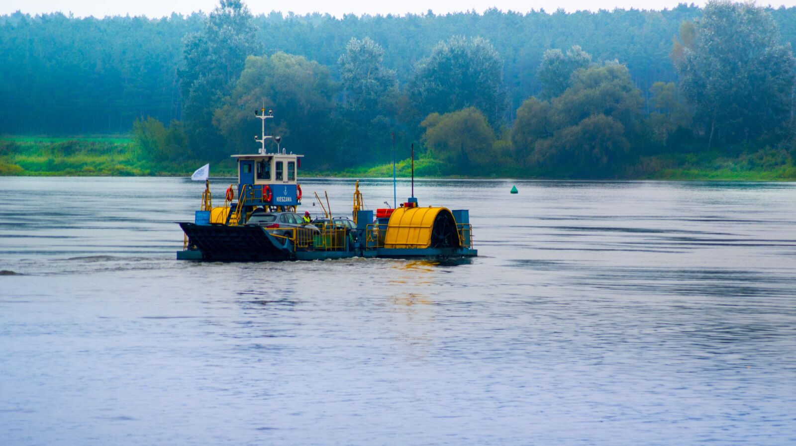 Sony DT 55-200mm F4-5.6 SAM sample photo. Ferry, river, ship photography