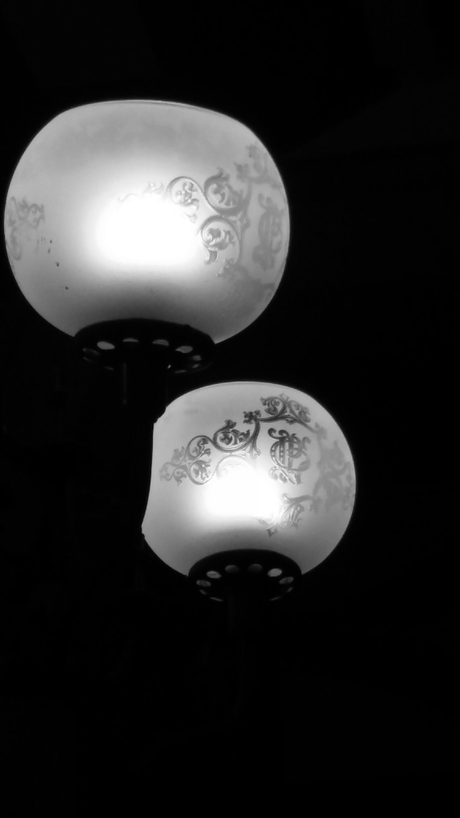Samsung Galaxy J5 sample photo. Lights, darkness, contrast photography