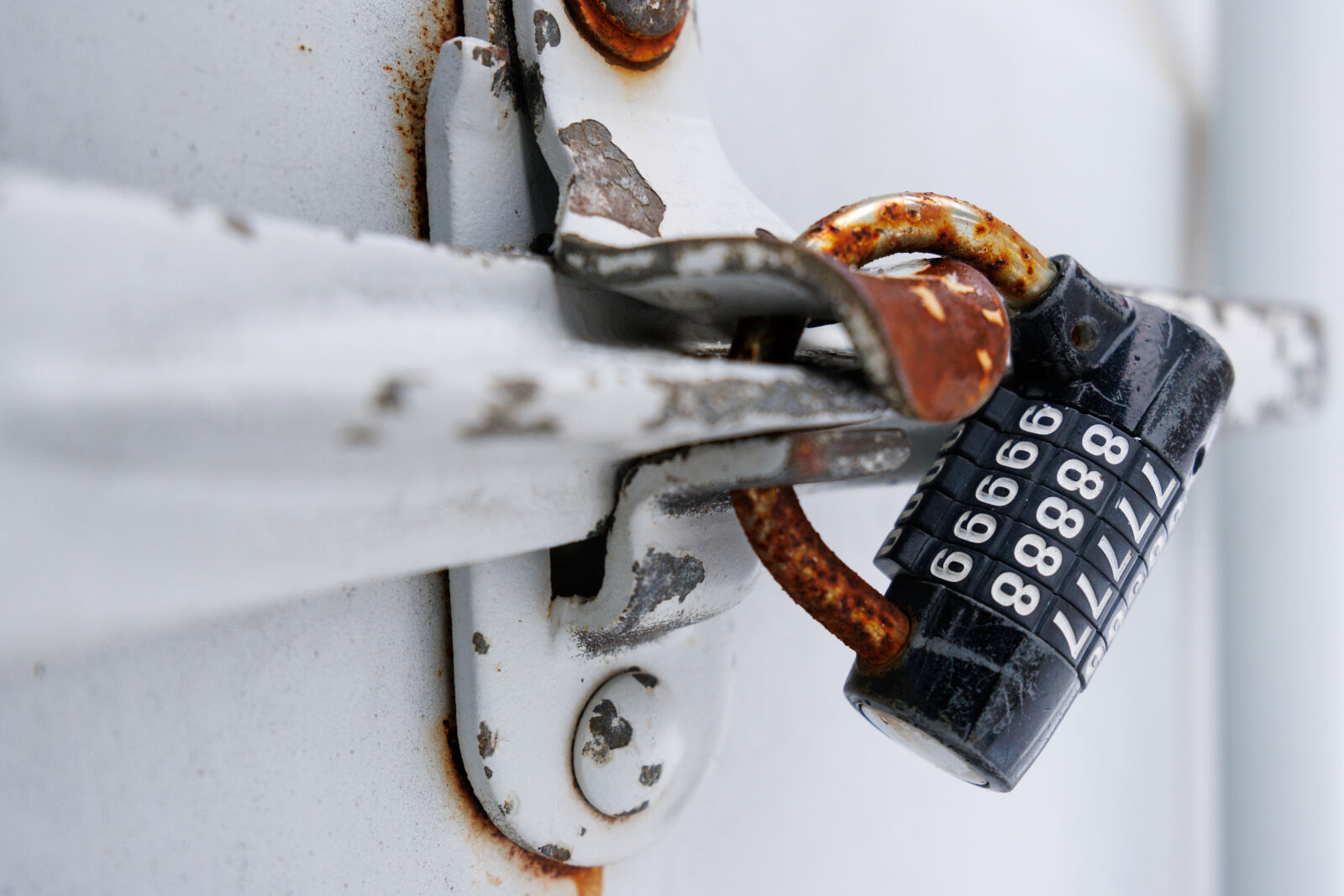 Tamron 11-20mm F2.8 Di III-A RXD sample photo. Padlock container photography