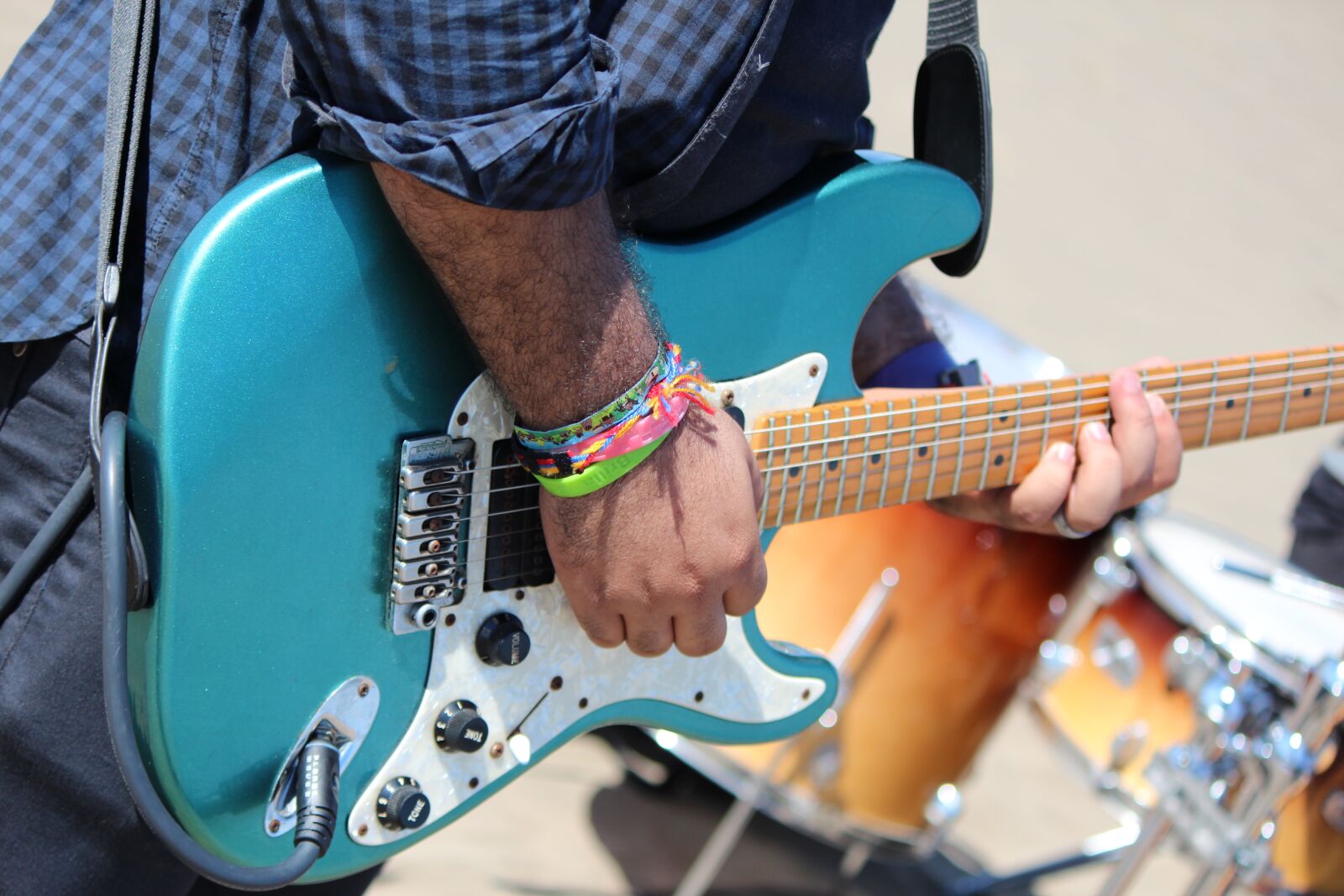 Canon EOS 600D (Rebel EOS T3i / EOS Kiss X5) sample photo. Guitar, music, guitarist photography
