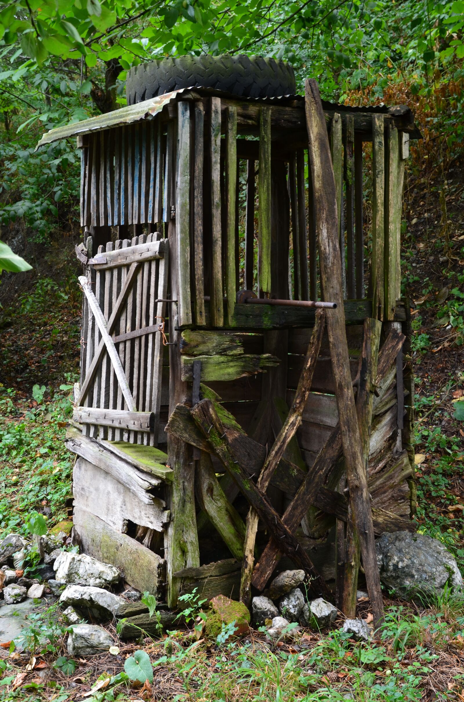 Nikon D7000 sample photo. Fountain, old, weathered photography
