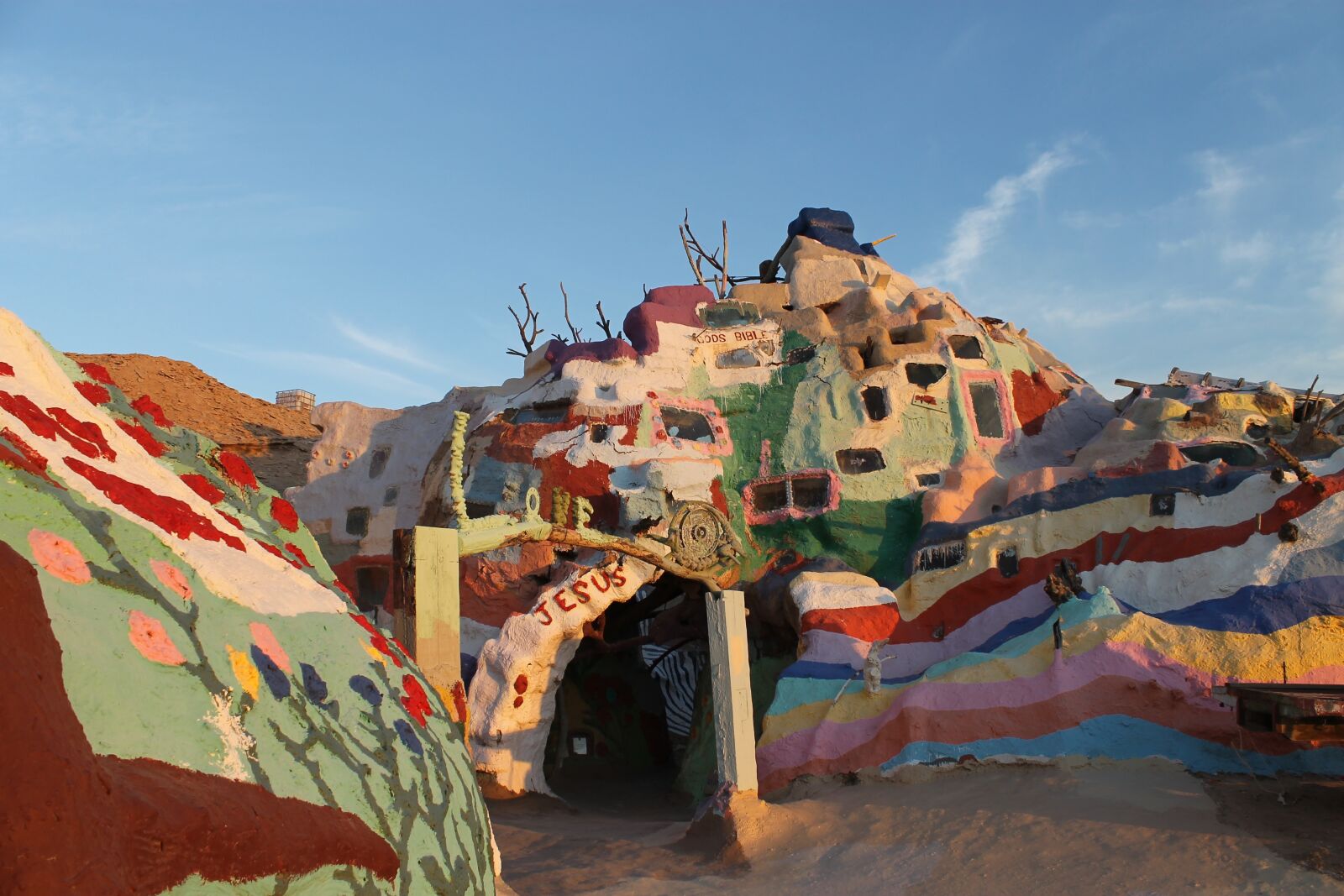 Canon EOS 1100D (EOS Rebel T3 / EOS Kiss X50) sample photo. Salvation mountain, california, folk photography