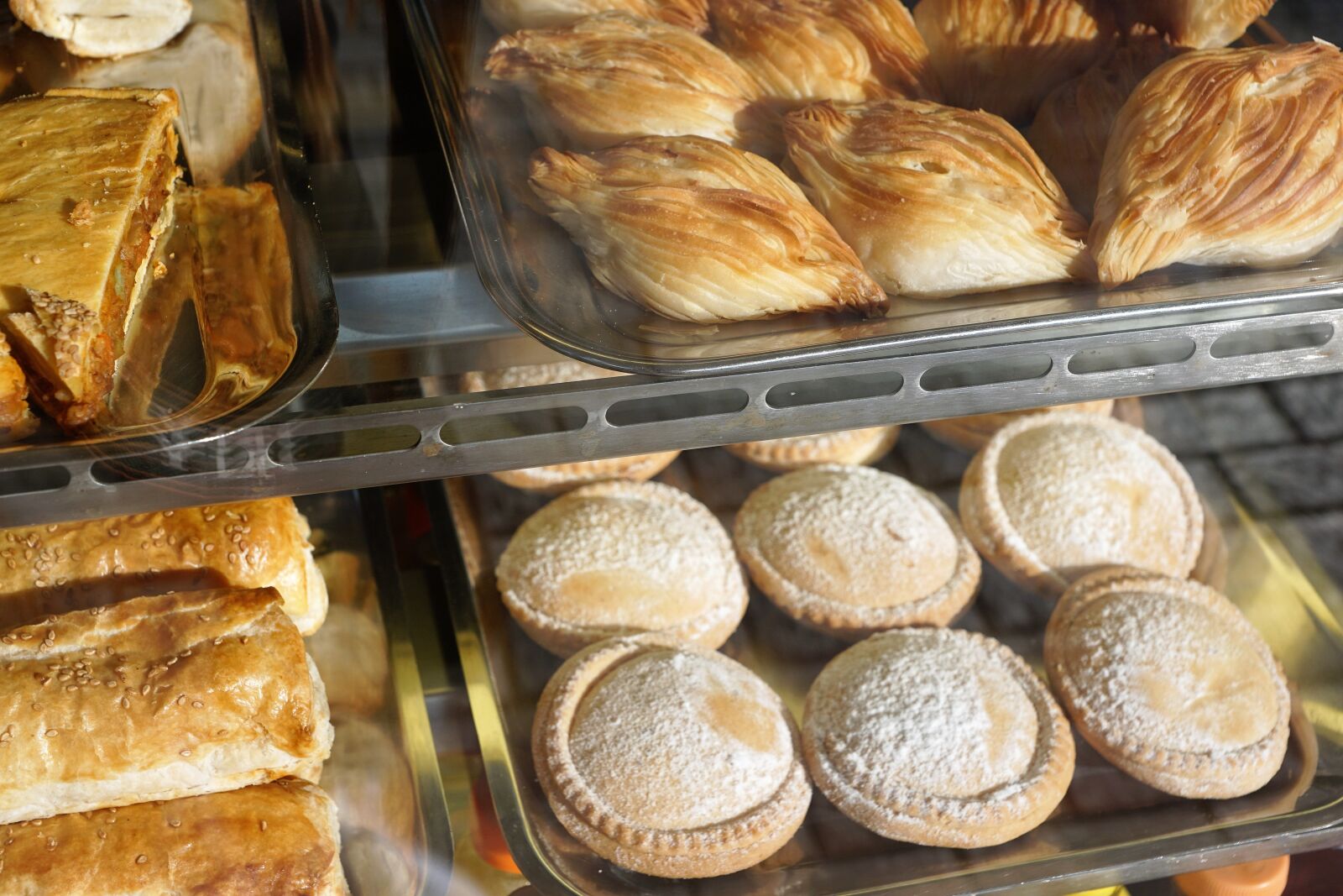 Sony ILCA-77M2 + Sony DT 16-50mm F2.8 SSM sample photo. Pastries, malta, bakery photography