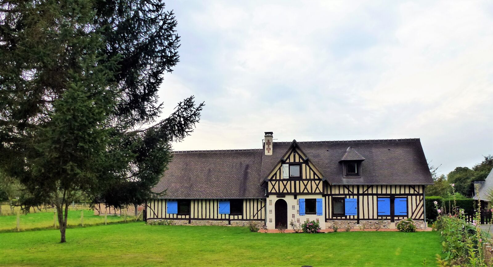 Panasonic Lumix DMC-ZS10 (Lumix DMC-TZ20 / Lumix DMC-TZ22) sample photo. Architecture, france, normandy photography