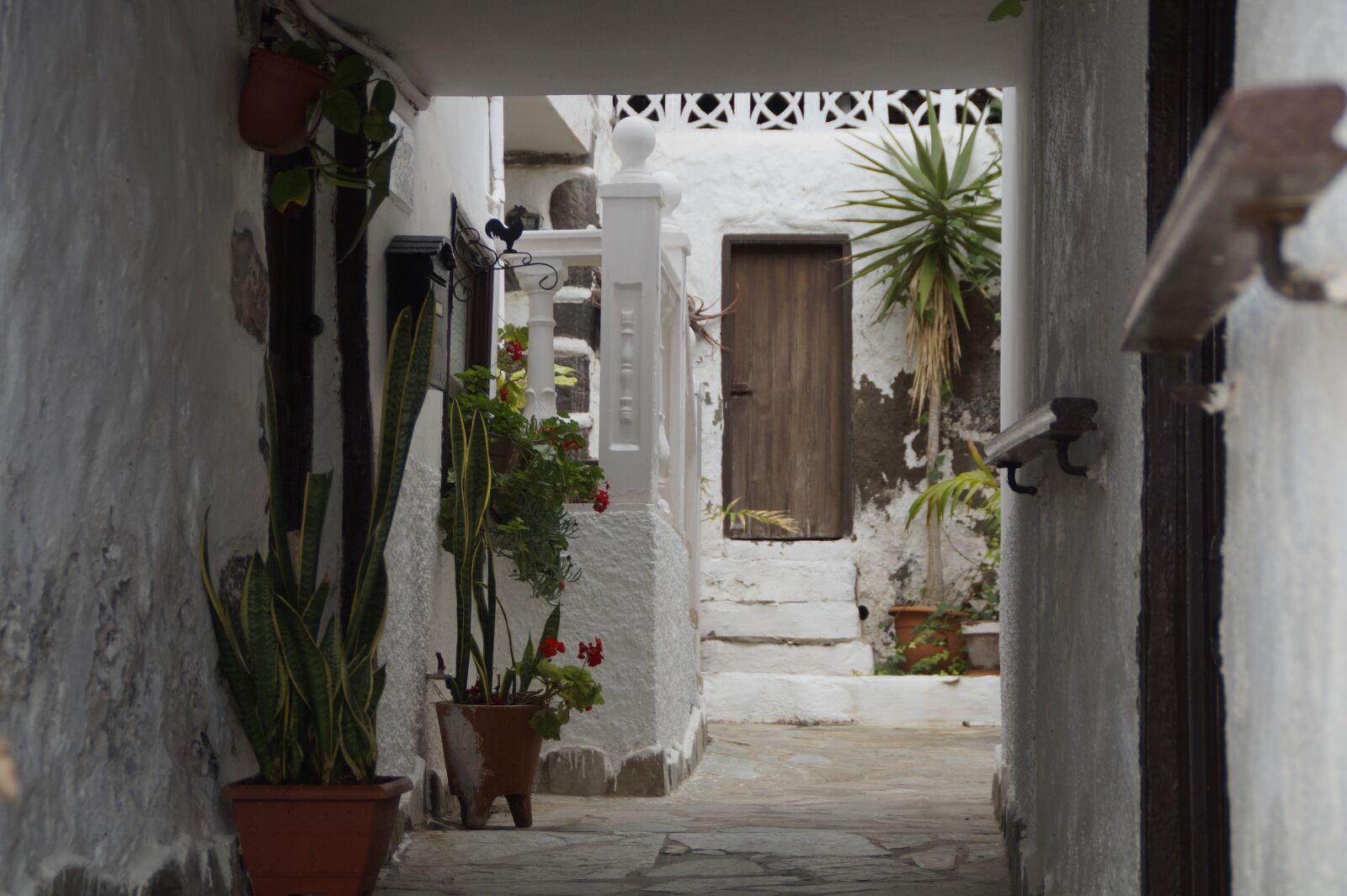 Sony SLT-A58 sample photo. Courtyard, mediterranean, vacations photography