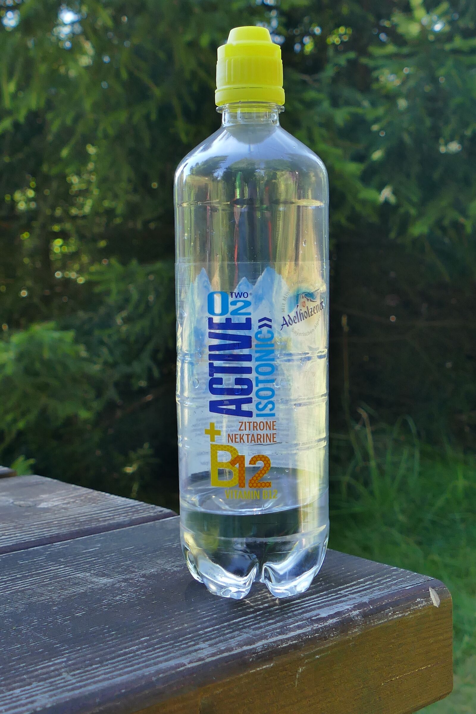 Panasonic Lumix DMC-FZ1000 sample photo. Water, bottle, hiking photography