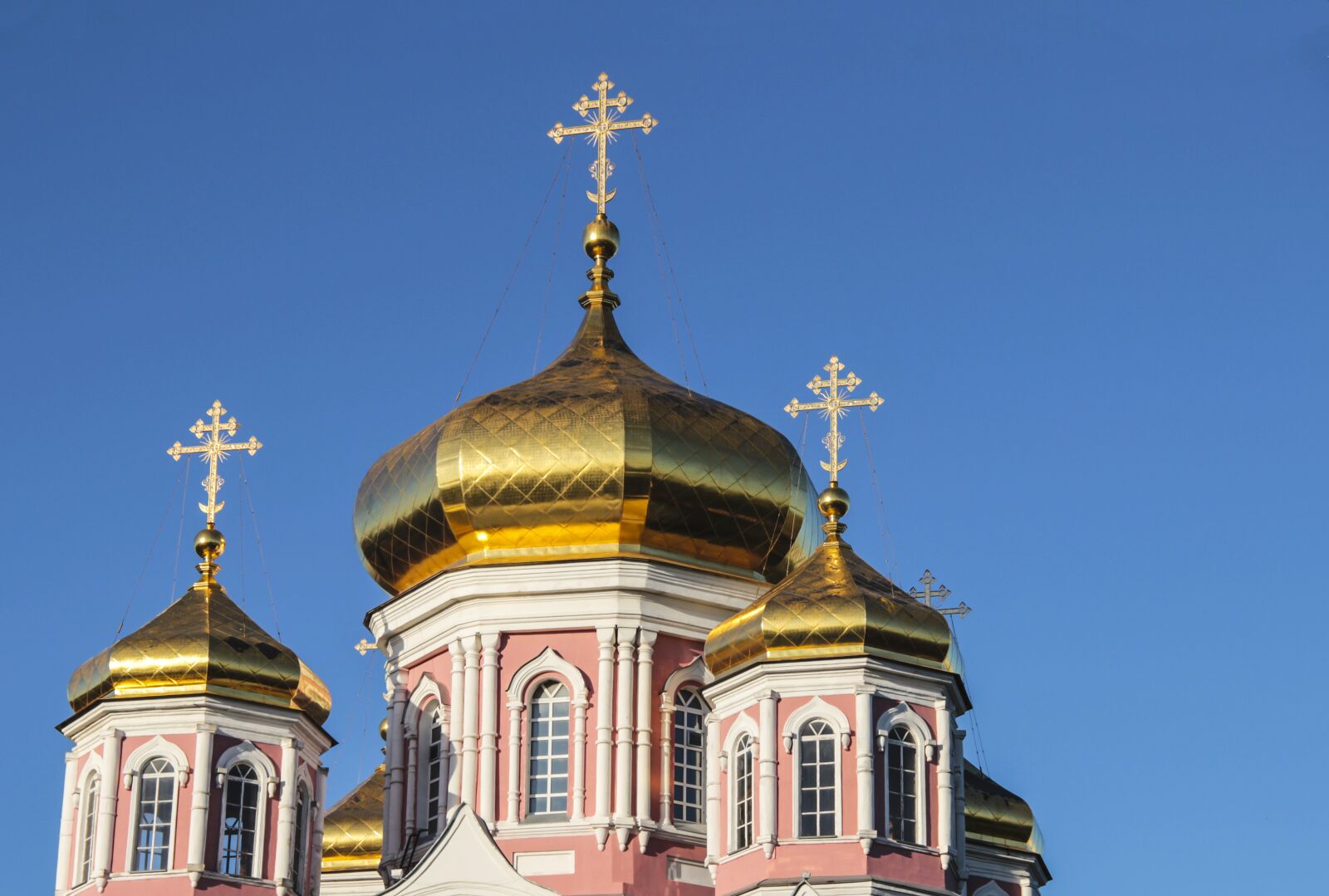 Canon EOS 600D (Rebel EOS T3i / EOS Kiss X5) sample photo. Golden domes, church, blue photography