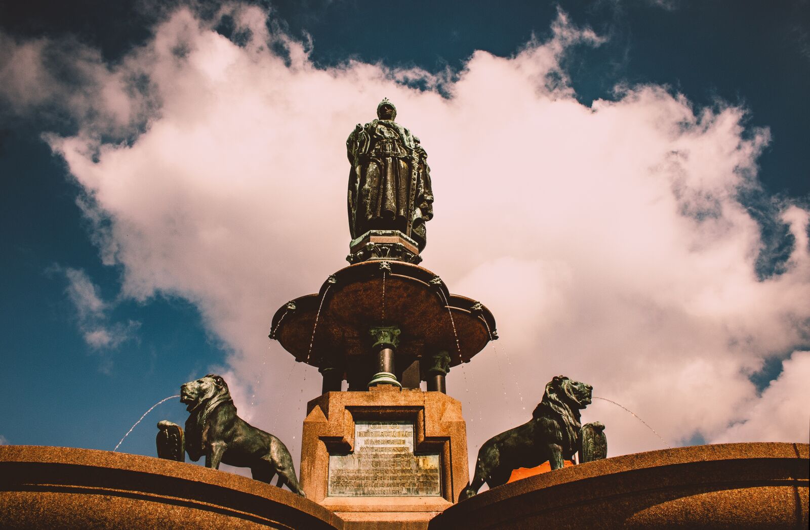 Canon EOS 750D (EOS Rebel T6i / EOS Kiss X8i) sample photo. Otto the rich, city photography