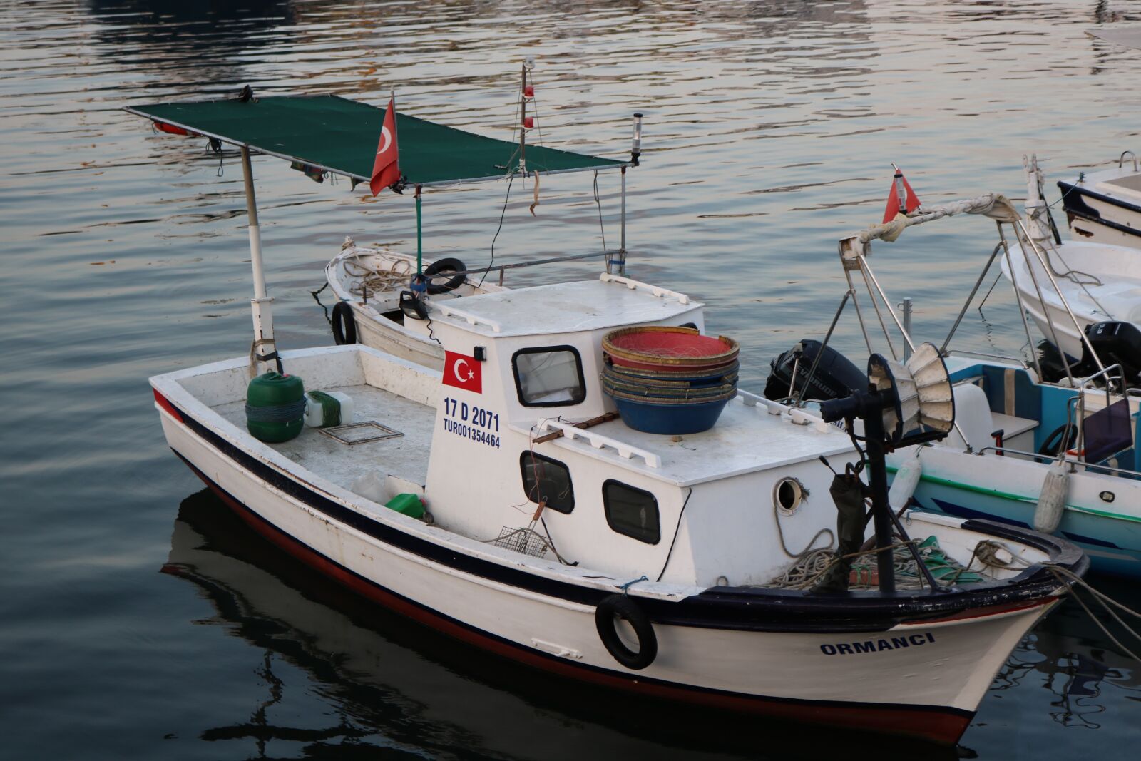 Canon EOS 750D (EOS Rebel T6i / EOS Kiss X8i) sample photo. Boat, ship, beach photography