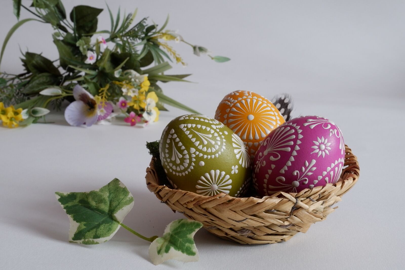 Fujifilm X-A10 sample photo. Easter eggs, easter decor photography