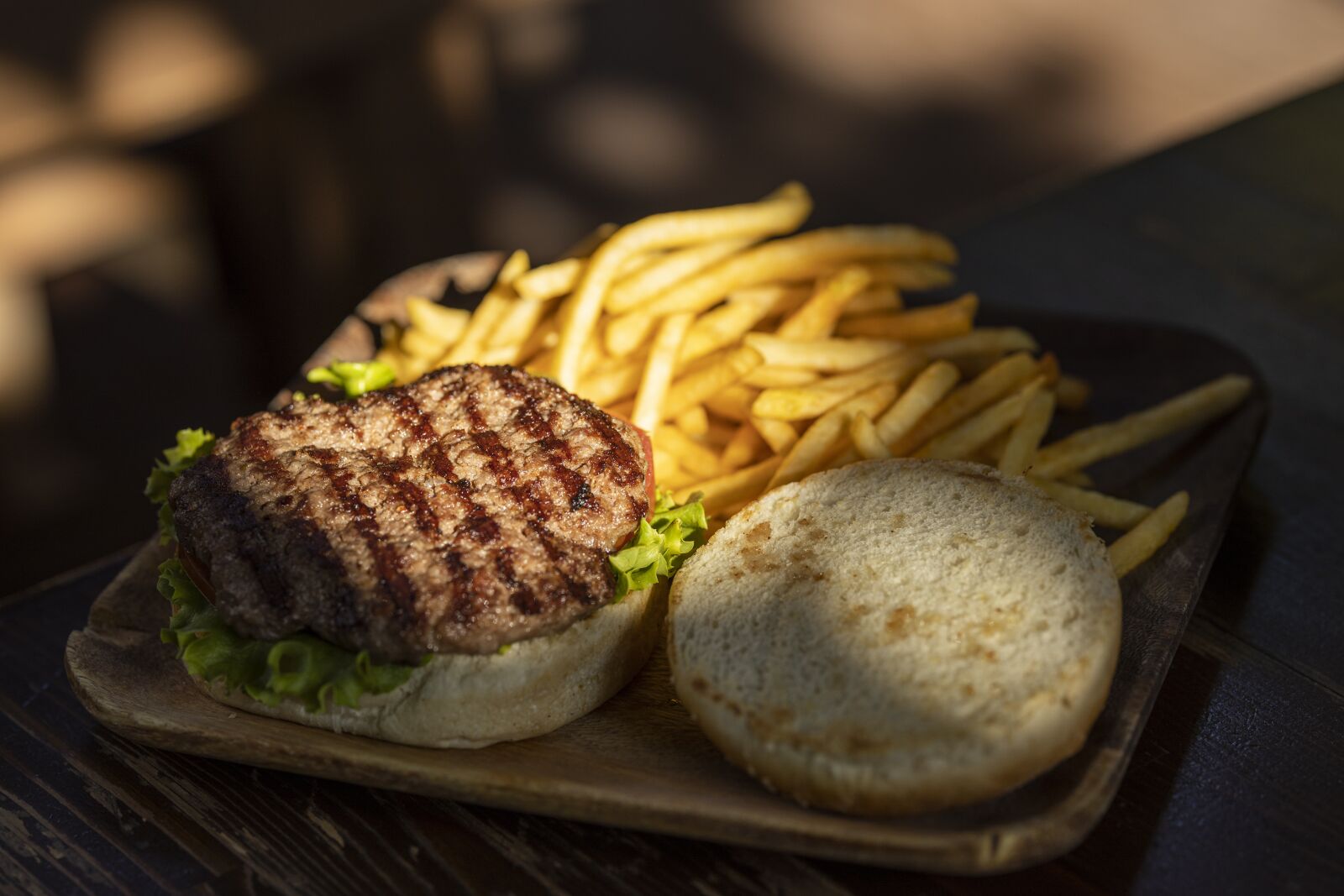 Canon RF 85mm F1.2L USM sample photo. Burger, meat, meatballs photography