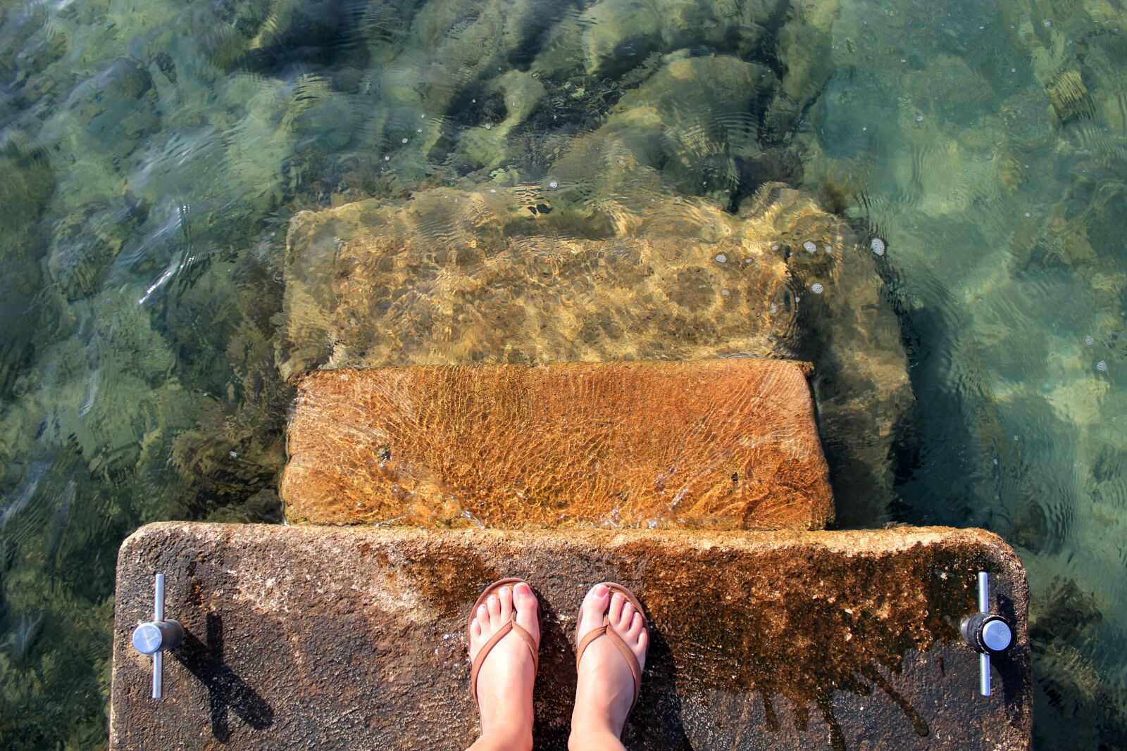 Canon EOS 600D (Rebel EOS T3i / EOS Kiss X5) sample photo. Sea, water, feet photography