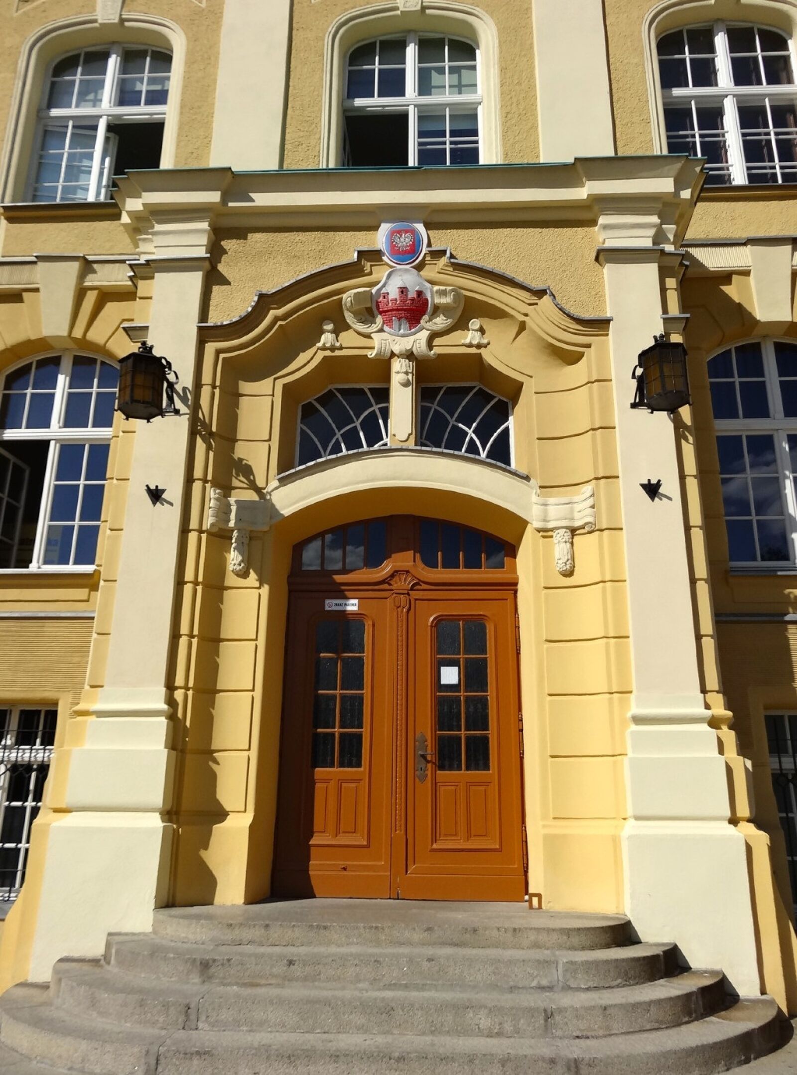 Sony Cyber-shot DSC-HX20V sample photo. Bydgoszcz, copernicanum, door photography