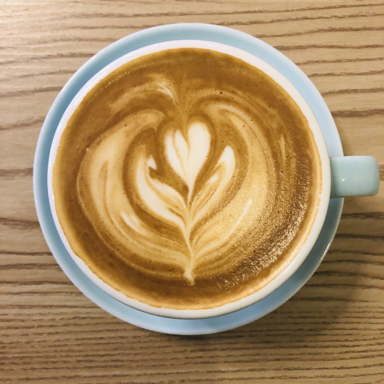 iPhone 8 back camera 3.99mm f/1.8 sample photo. Latte・art, latte, cappuccino photography