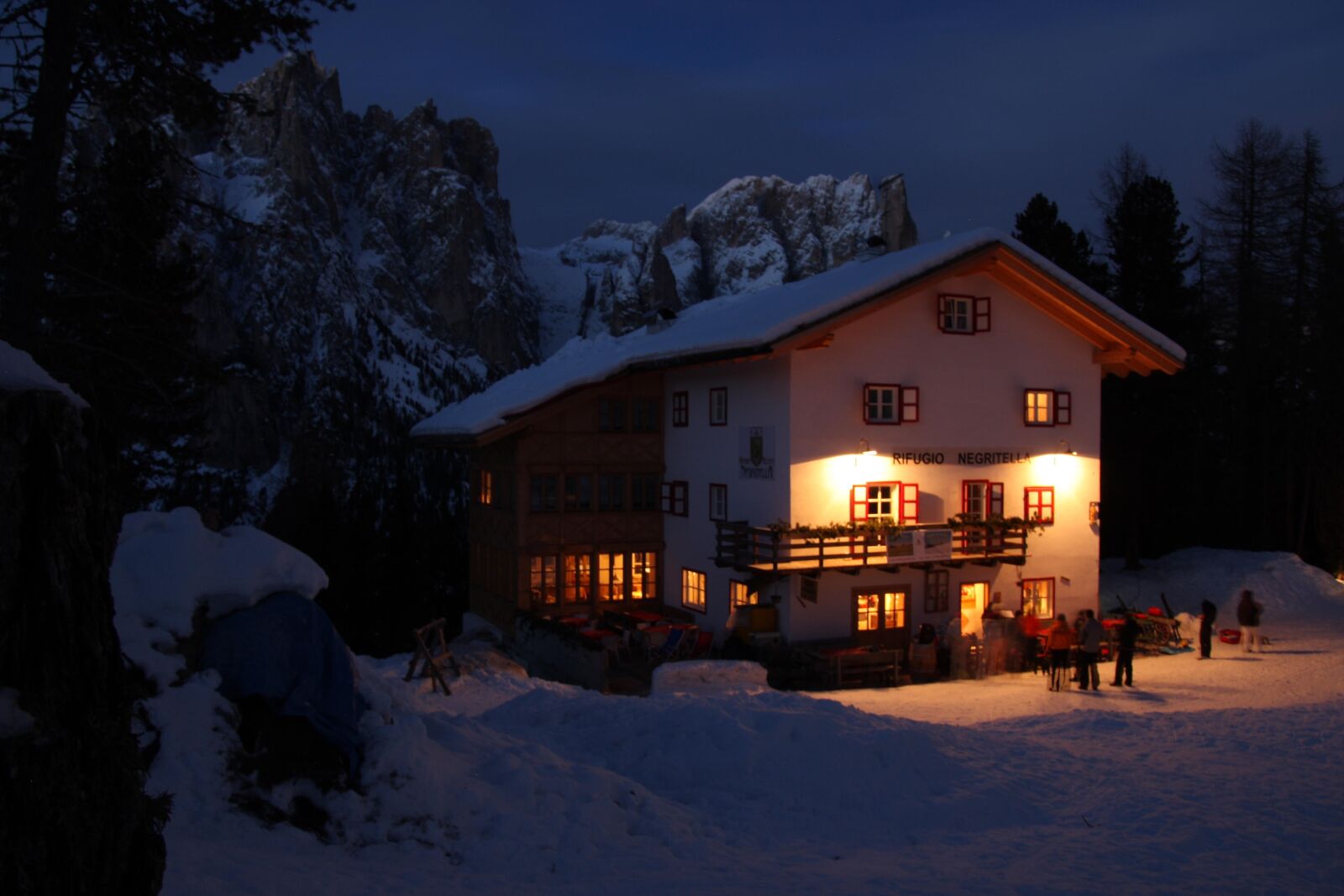 Canon EOS 40D sample photo. Snow, wood, house photography