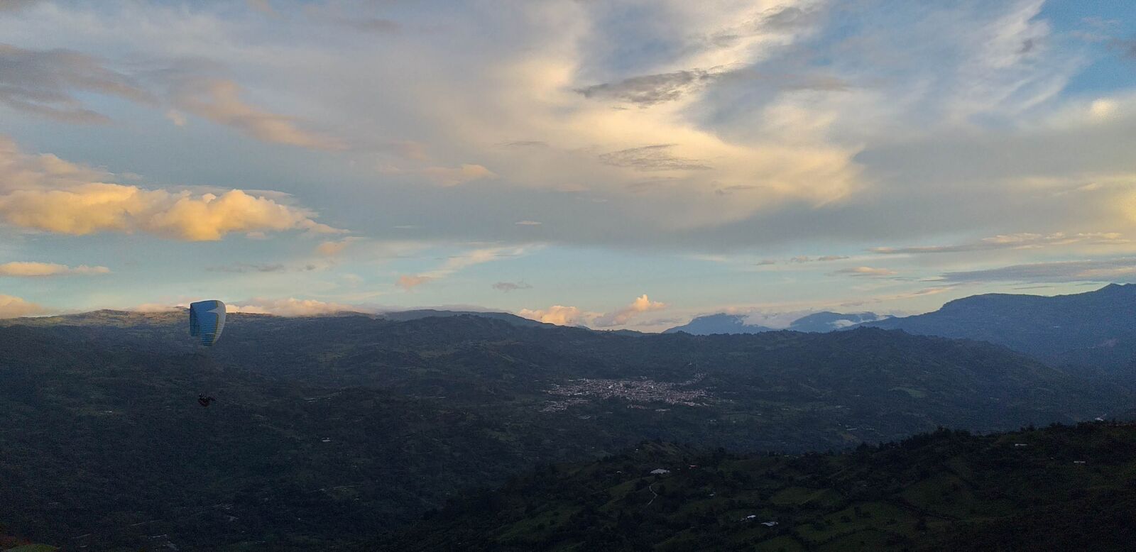 Samsung Galaxy J6+ sample photo. Paragliding, sky, clouds photography