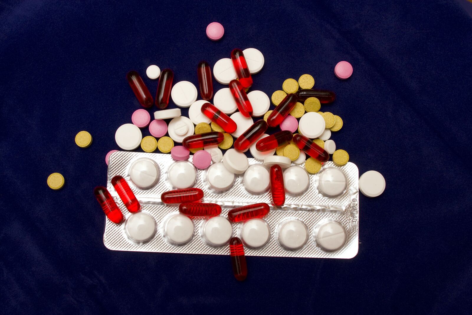 Canon EOS 40D sample photo. Pills, medicine, health photography