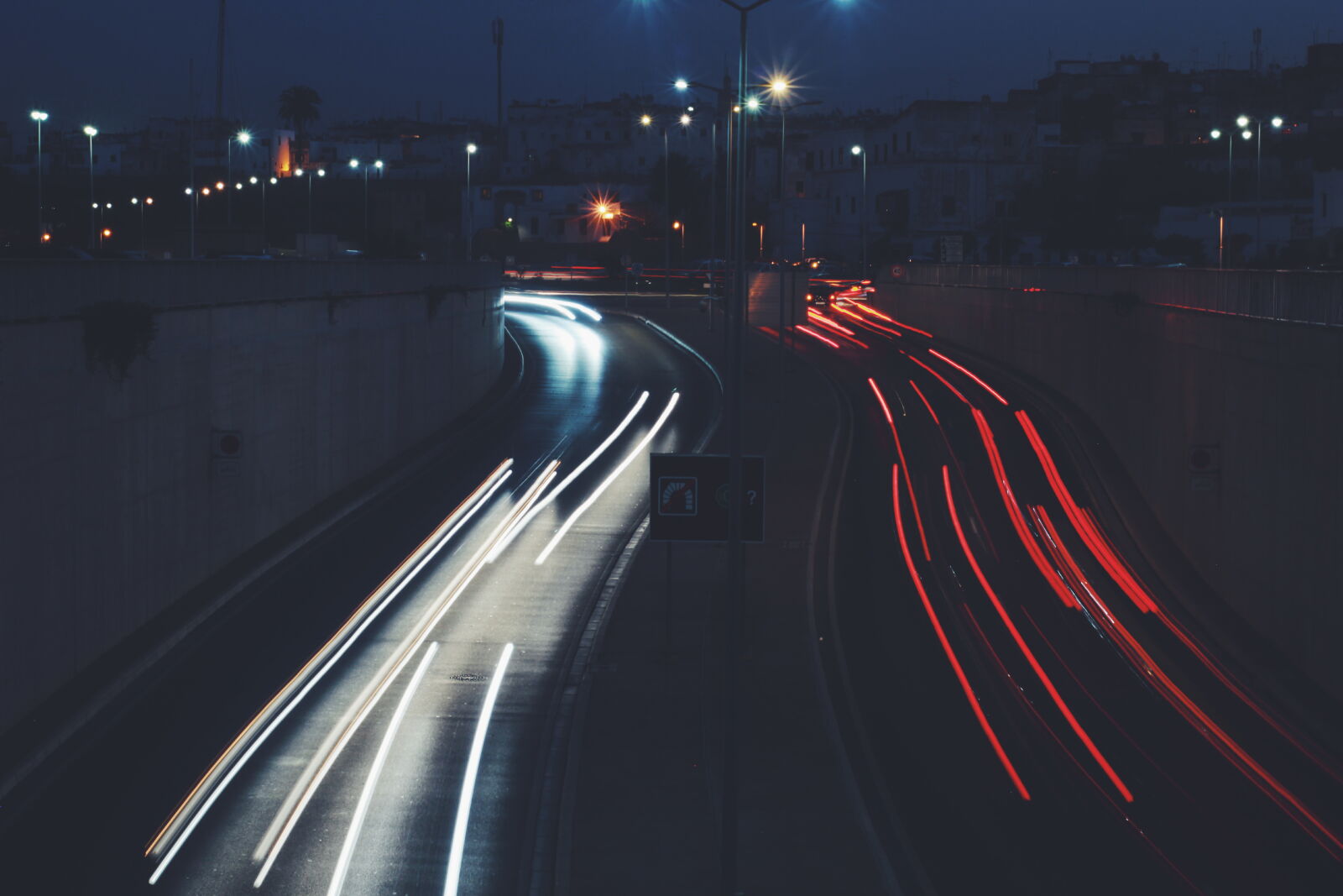 Canon EOS 550D (EOS Rebel T2i / EOS Kiss X4) sample photo. Bridge, car, lights, city photography