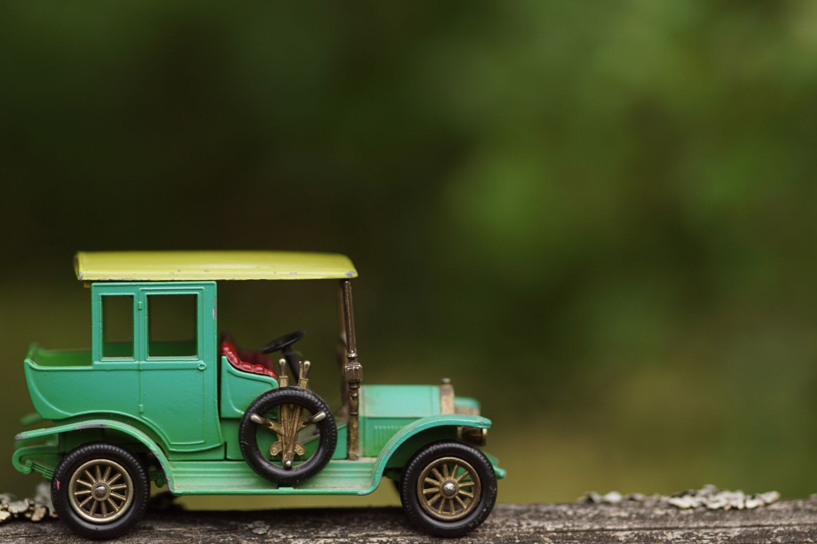 Sony SLT-A68 sample photo. Toy car, oldtimer, model photography