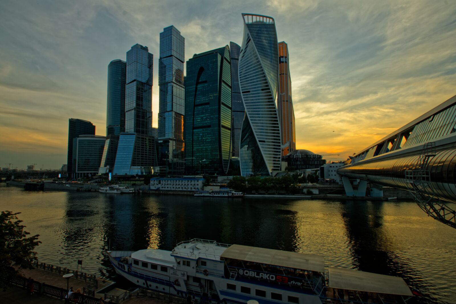 Canon EOS 500D (EOS Rebel T1i / EOS Kiss X3) sample photo. City, evening, landscape photography