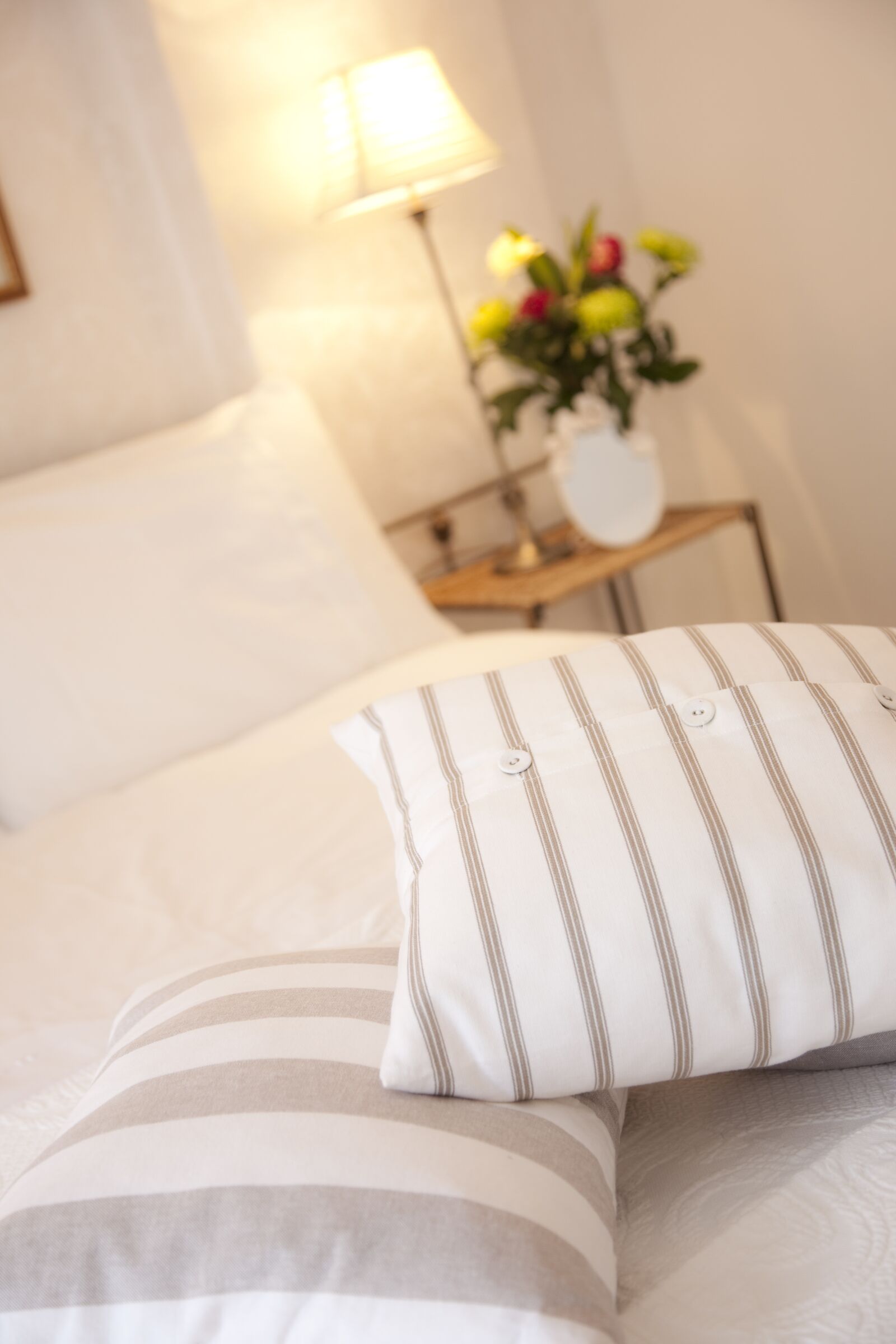 Canon EOS 5D Mark II sample photo. Bed, cushions, bedroom photography