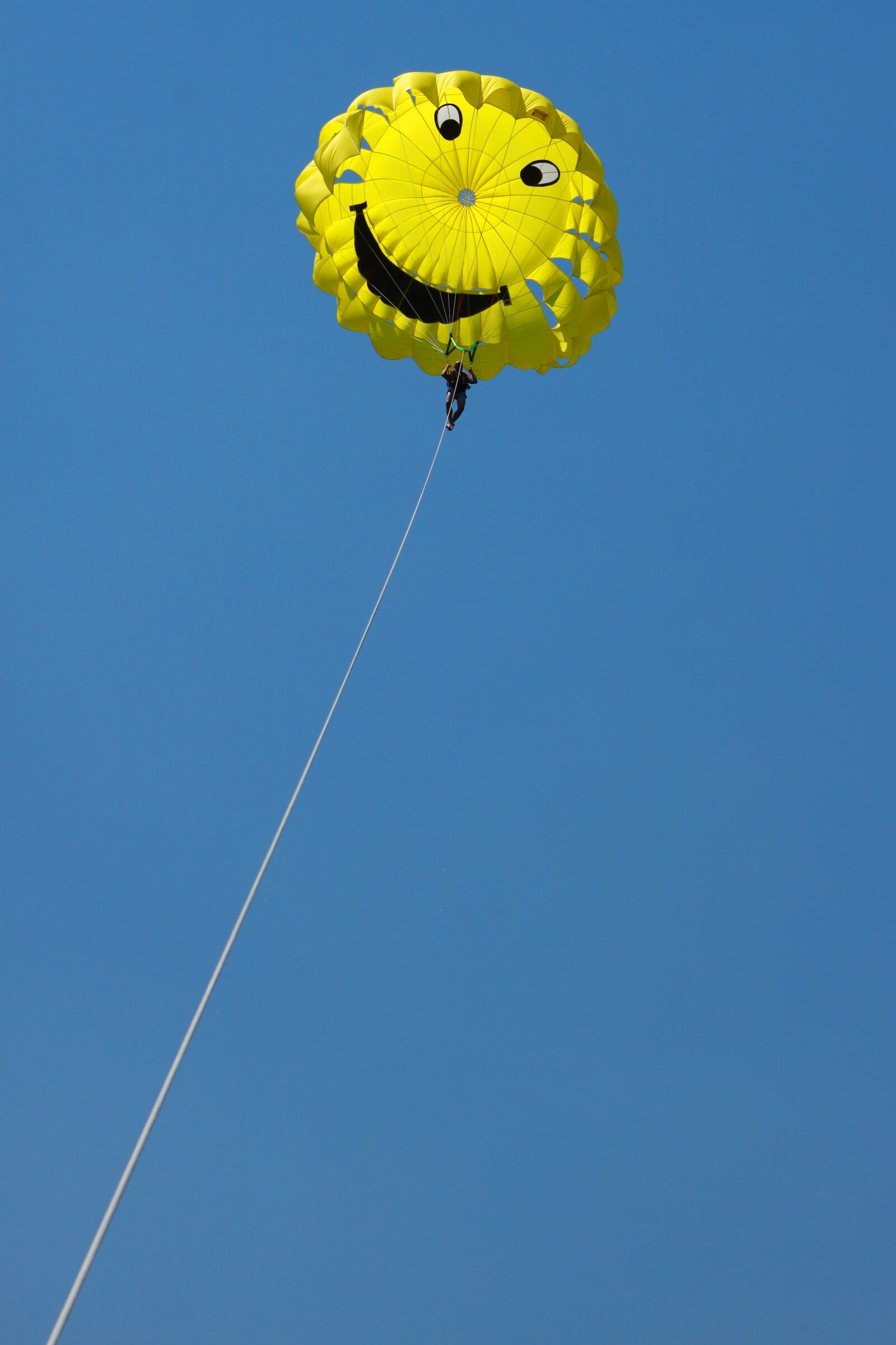 Canon EOS 50D sample photo. Parachute, yellow, blue photography